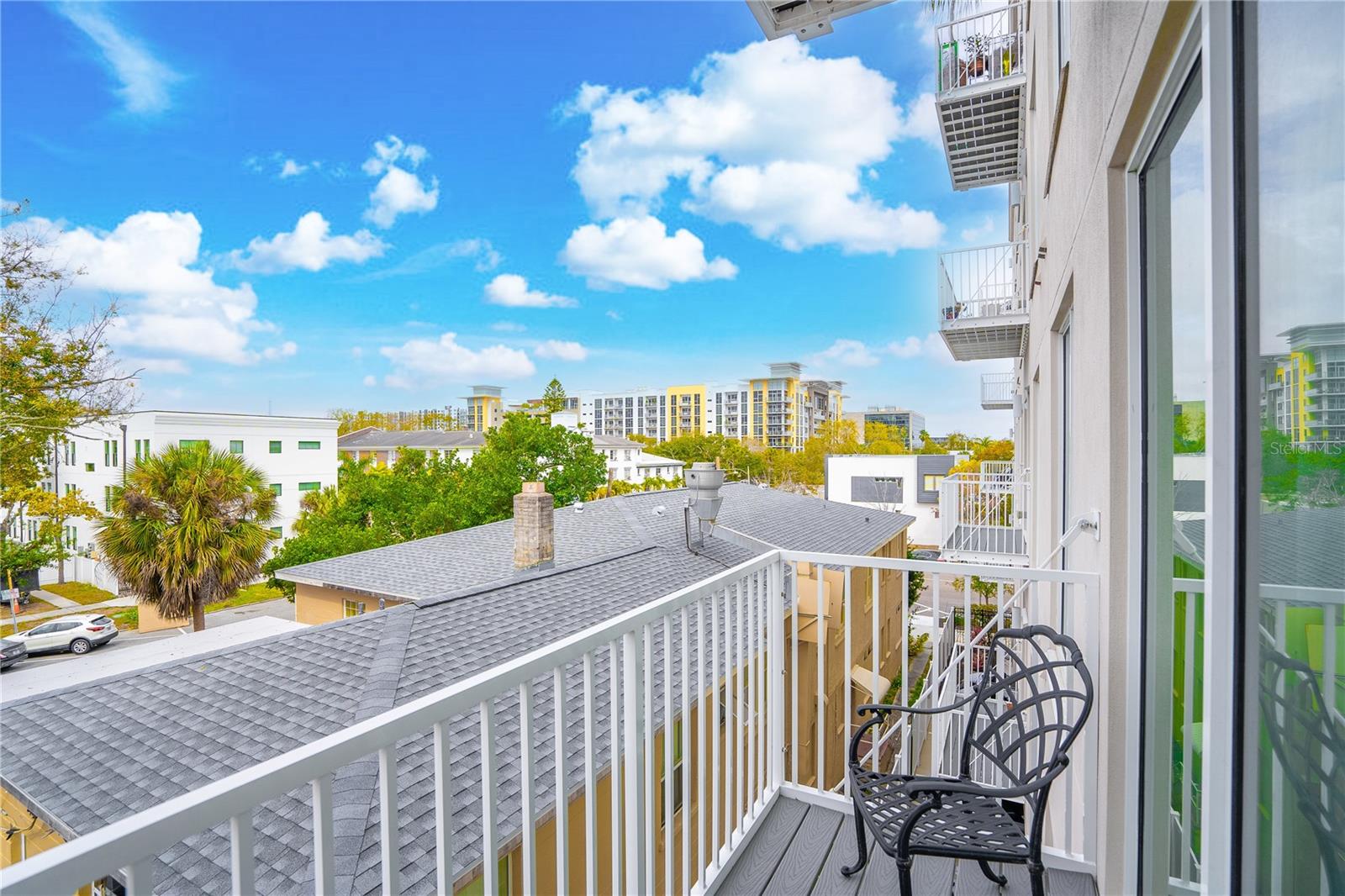 Listing photo id 24 for 644 3rd Avenue S 303