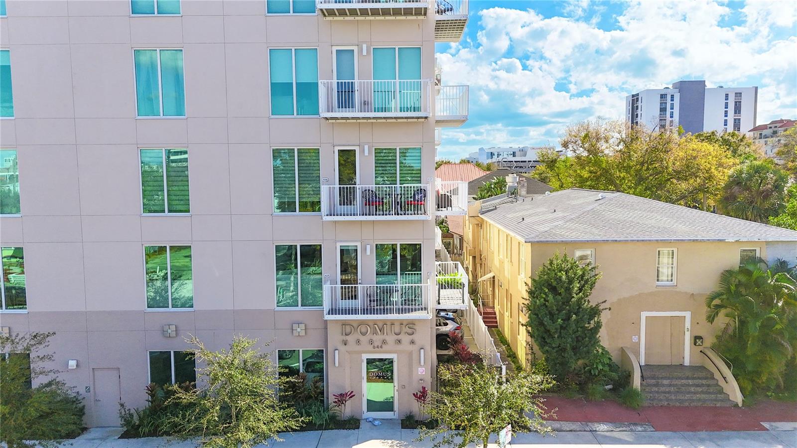 Listing photo id 25 for 644 3rd Avenue S 303