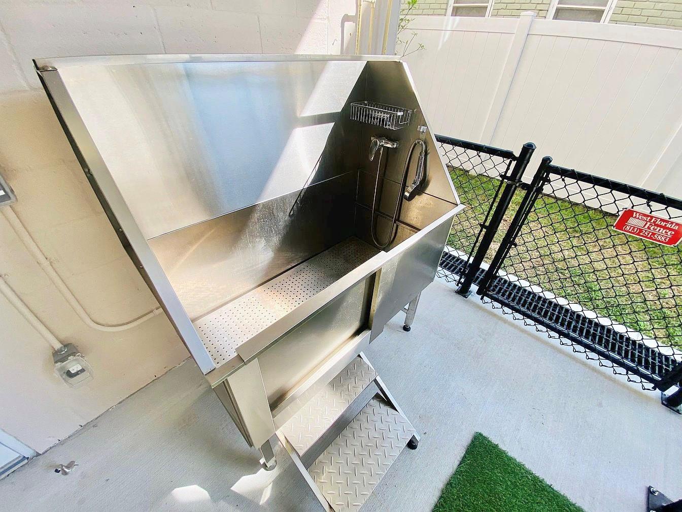 Listing photo id 27 for 644 3rd Avenue S 303