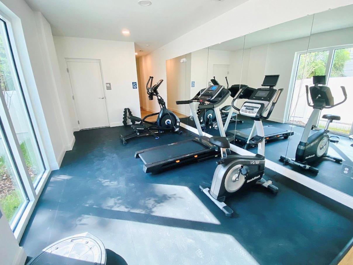 Listing photo id 28 for 644 3rd Avenue S 303