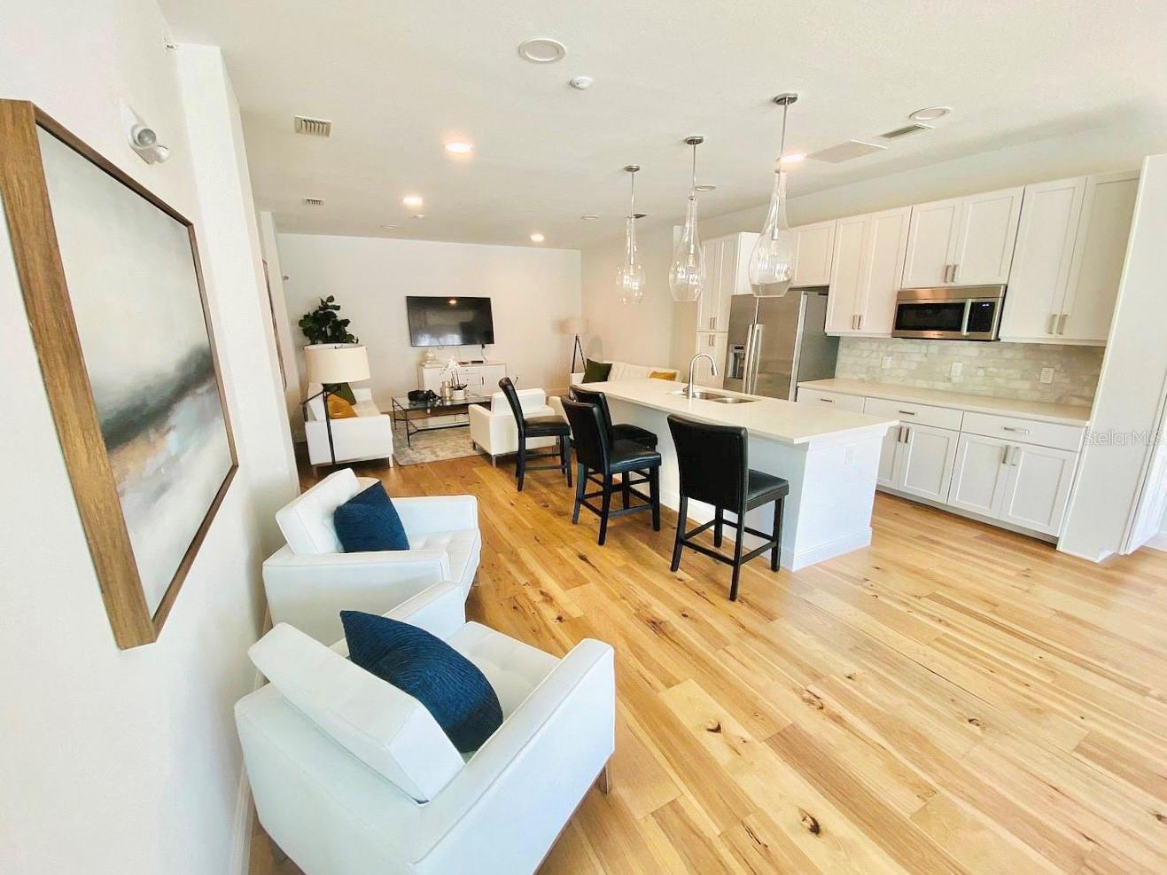 Listing photo id 29 for 644 3rd Avenue S 303