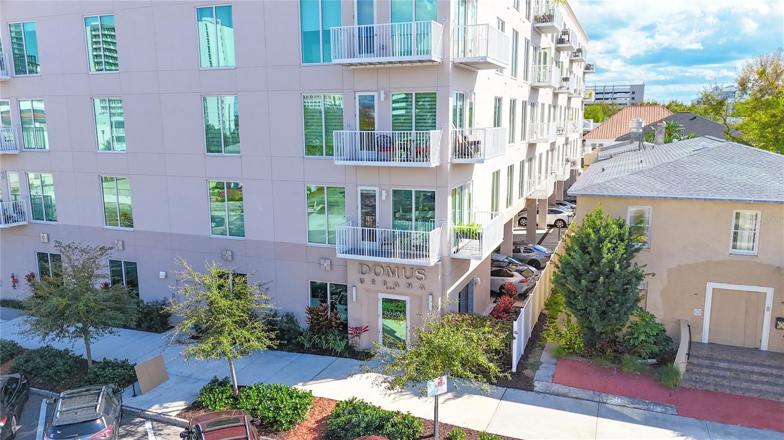 Listing photo id 31 for 644 3rd Avenue S 303