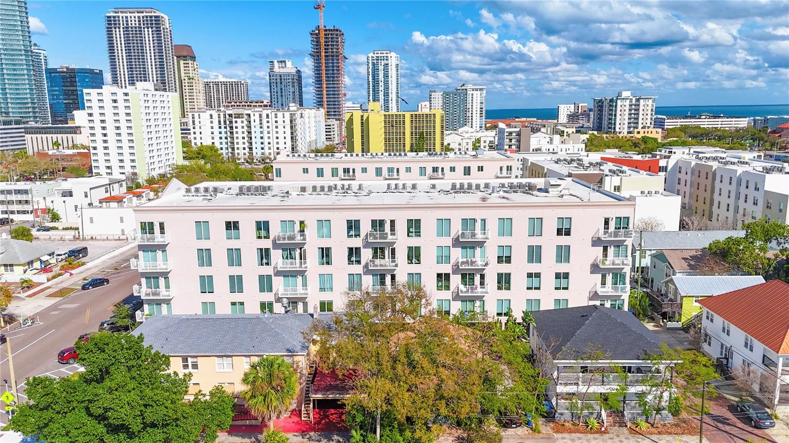 Listing photo id 32 for 644 3rd Avenue S 303