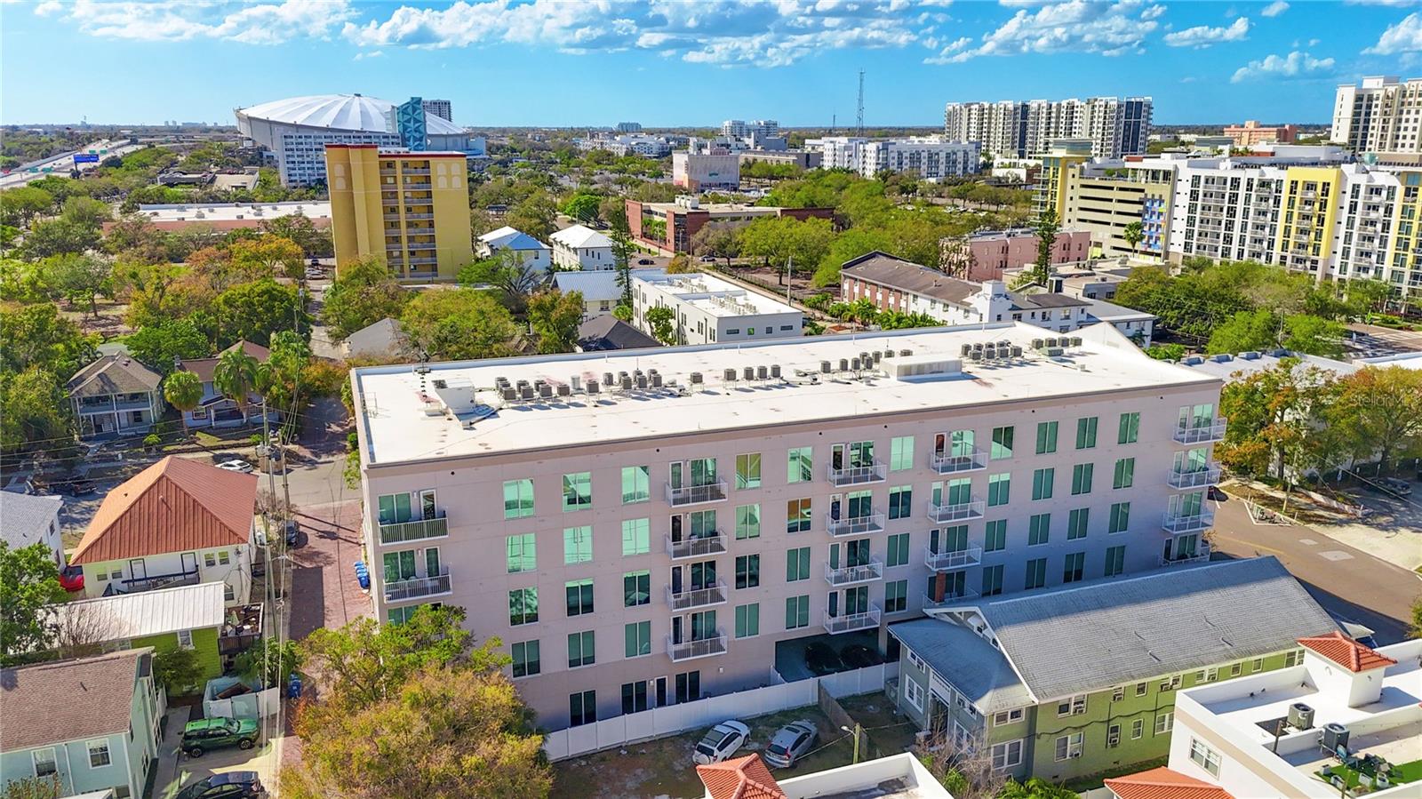 Listing photo id 33 for 644 3rd Avenue S 303