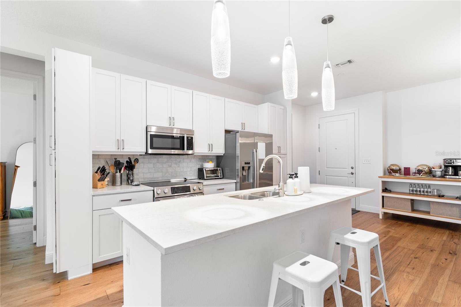 Listing photo id 4 for 644 3rd Avenue S 303