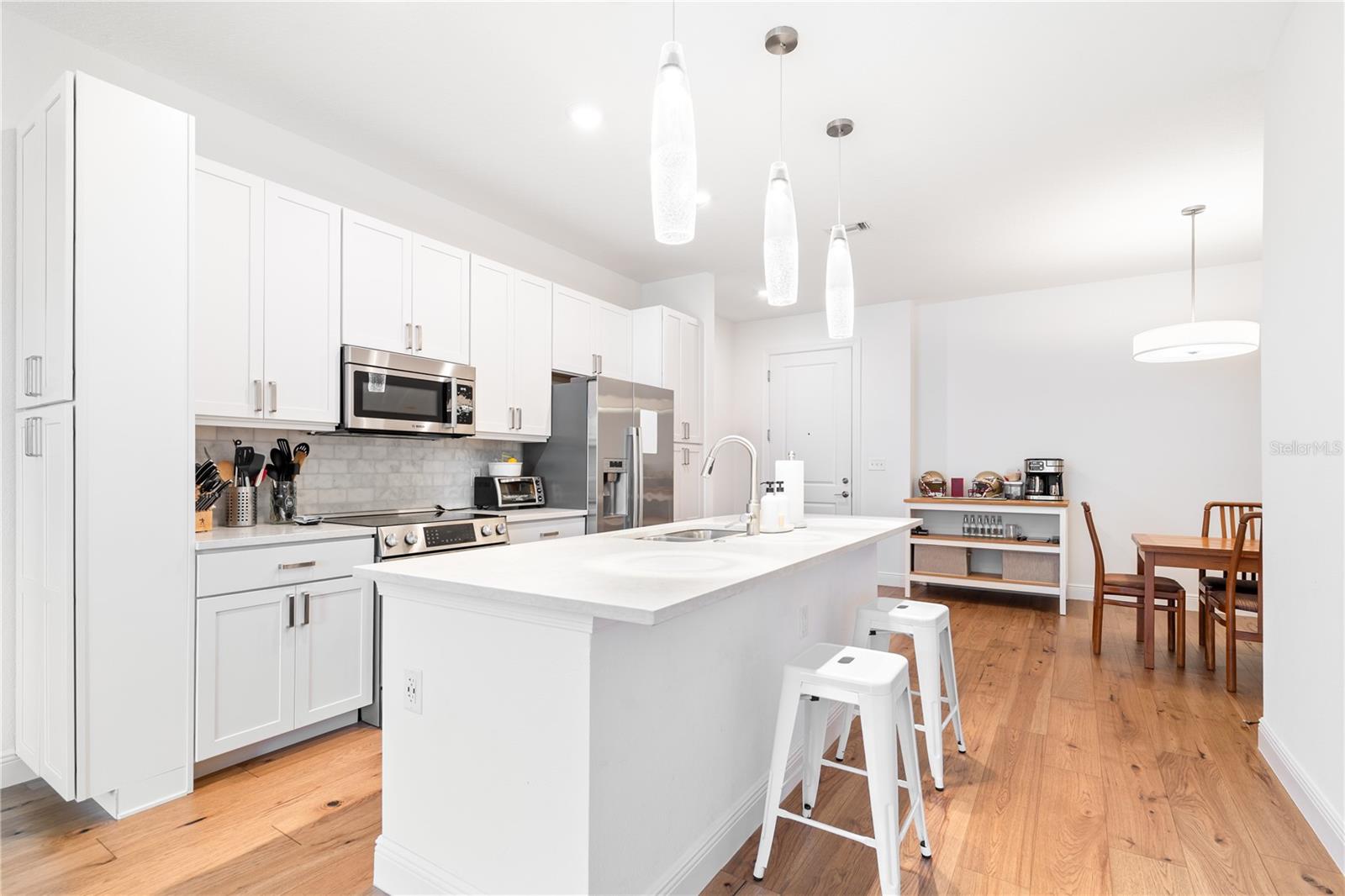 Listing photo id 6 for 644 3rd Avenue S 303