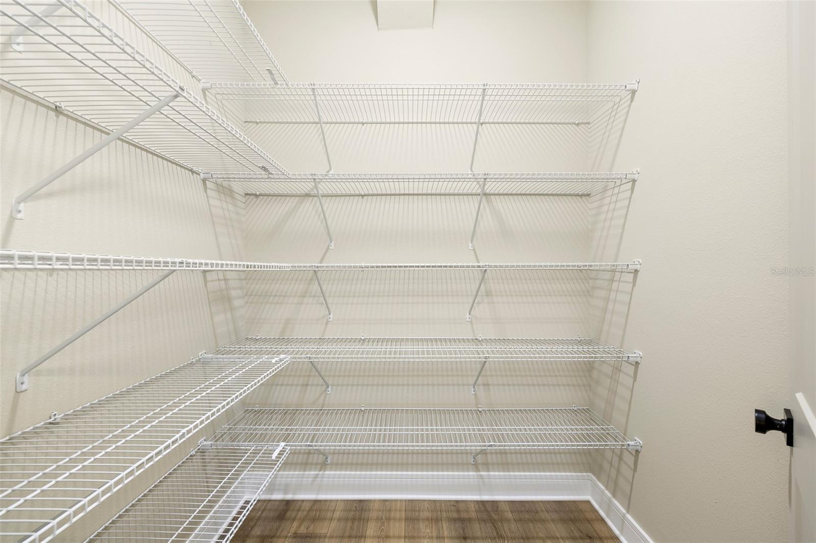 Image 13 of 41 For 213 Giddens Avenue