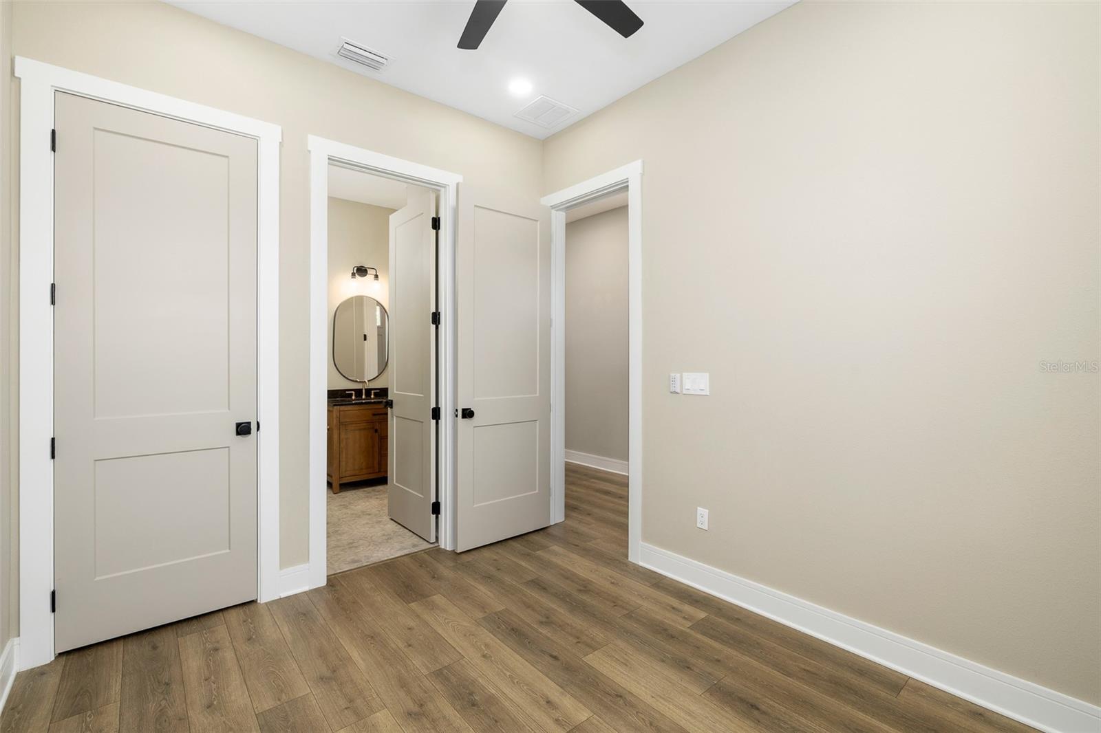 Image 14 of 41 For 213 Giddens Avenue