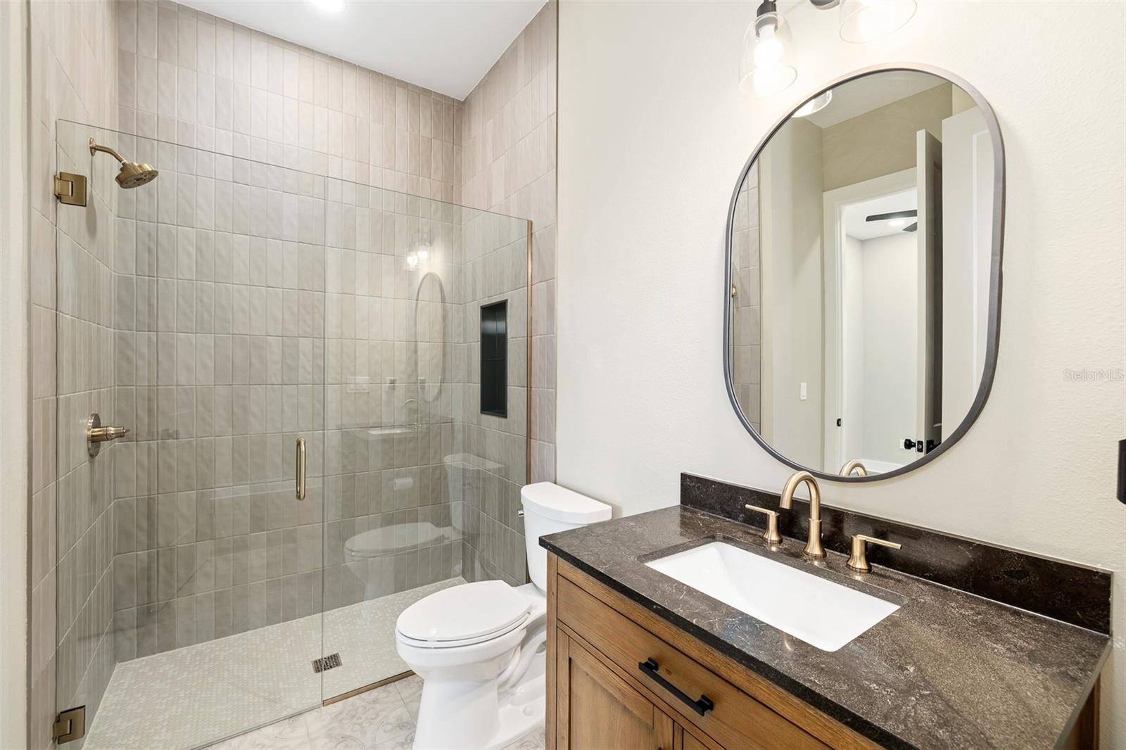 Image 15 of 41 For 213 Giddens Avenue