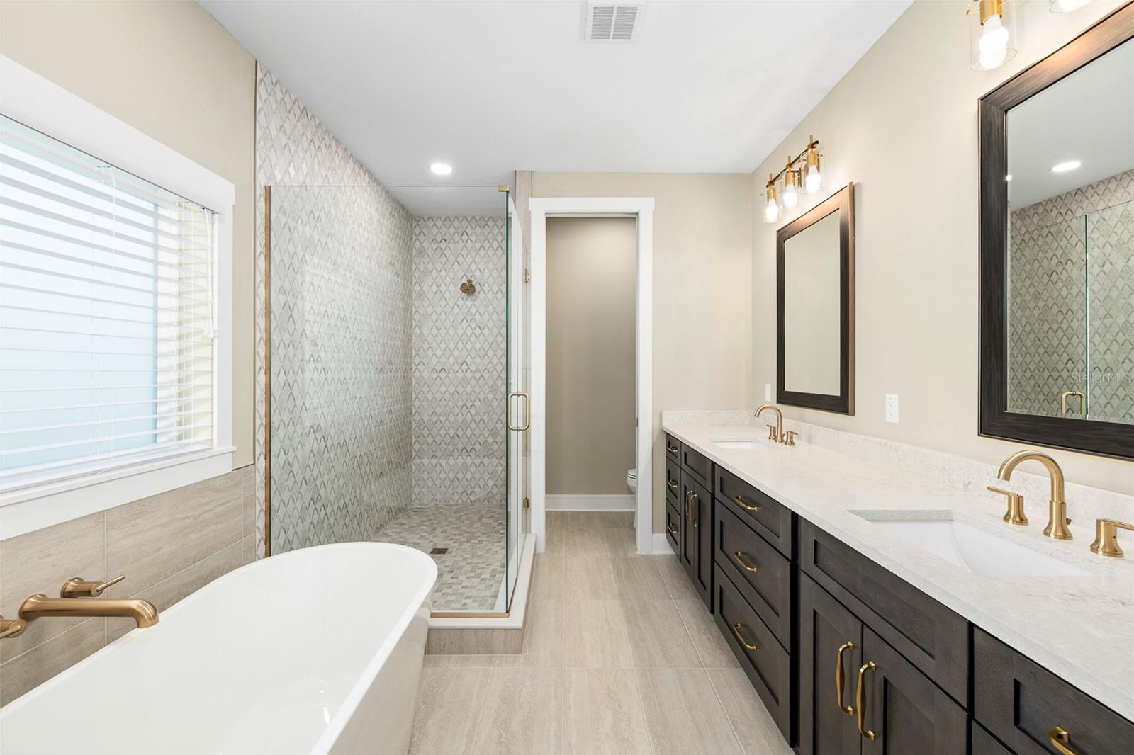 Image 19 of 41 For 213 Giddens Avenue