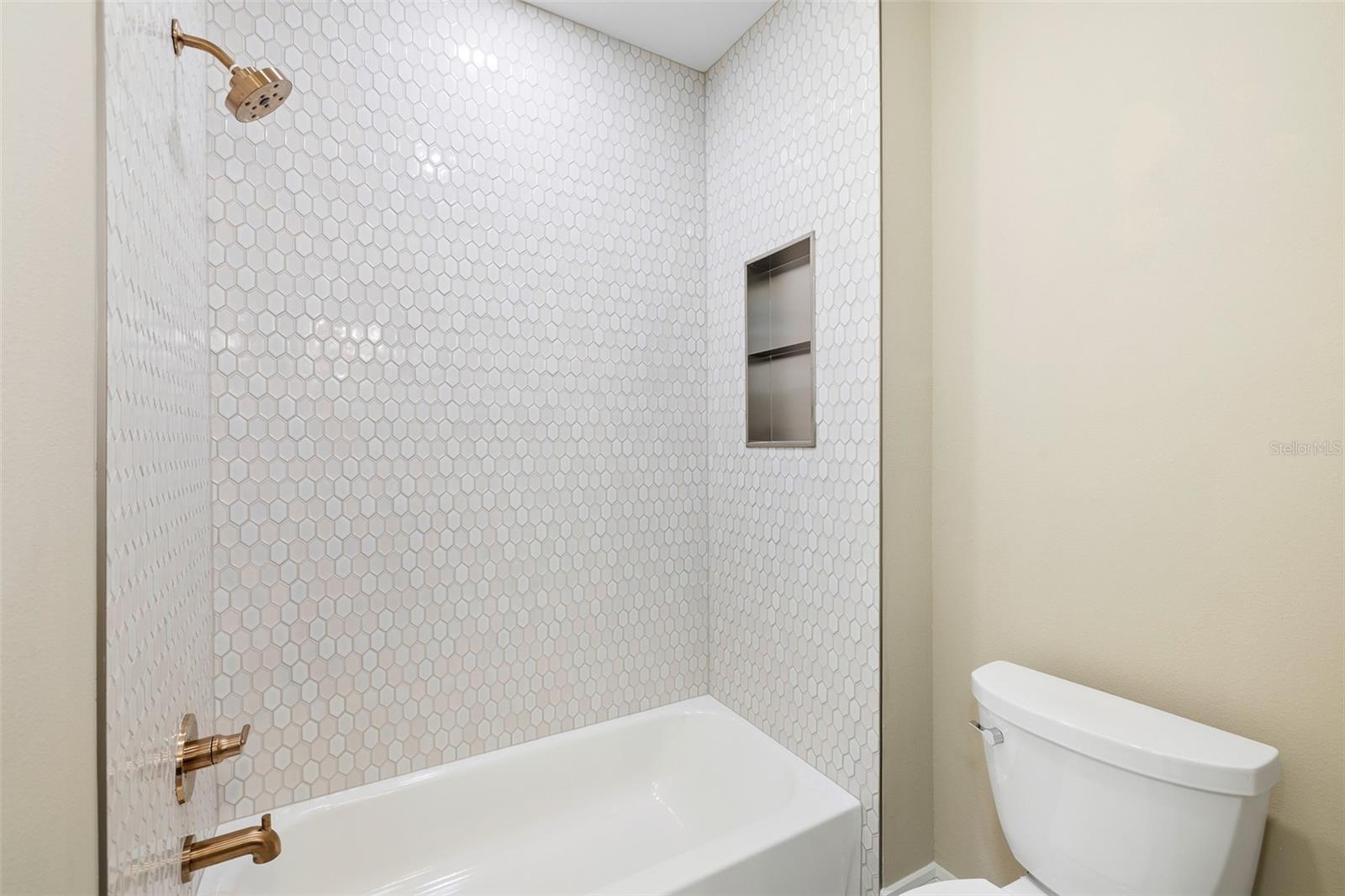 Image 25 of 41 For 213 Giddens Avenue