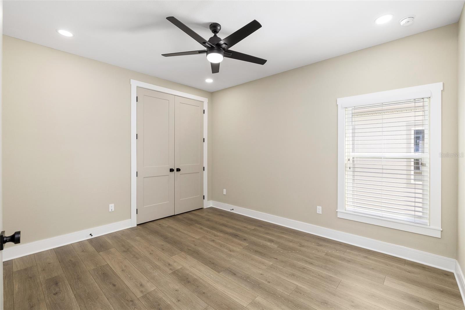 Image 26 of 41 For 213 Giddens Avenue