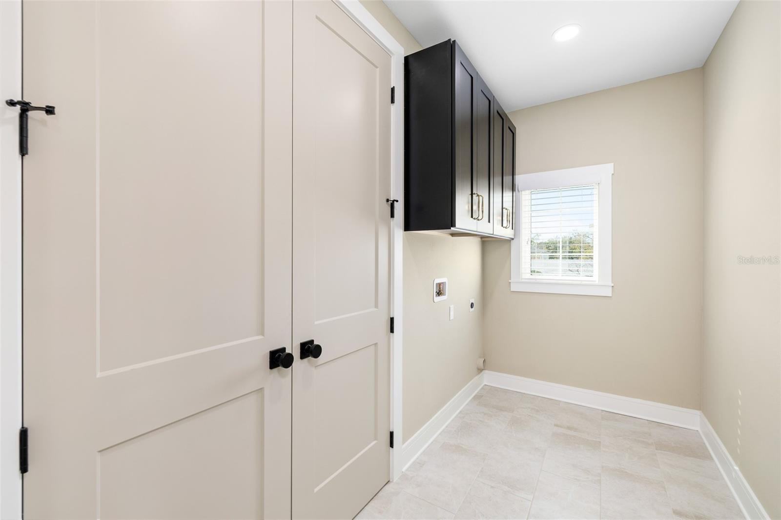 Image 29 of 41 For 213 Giddens Avenue