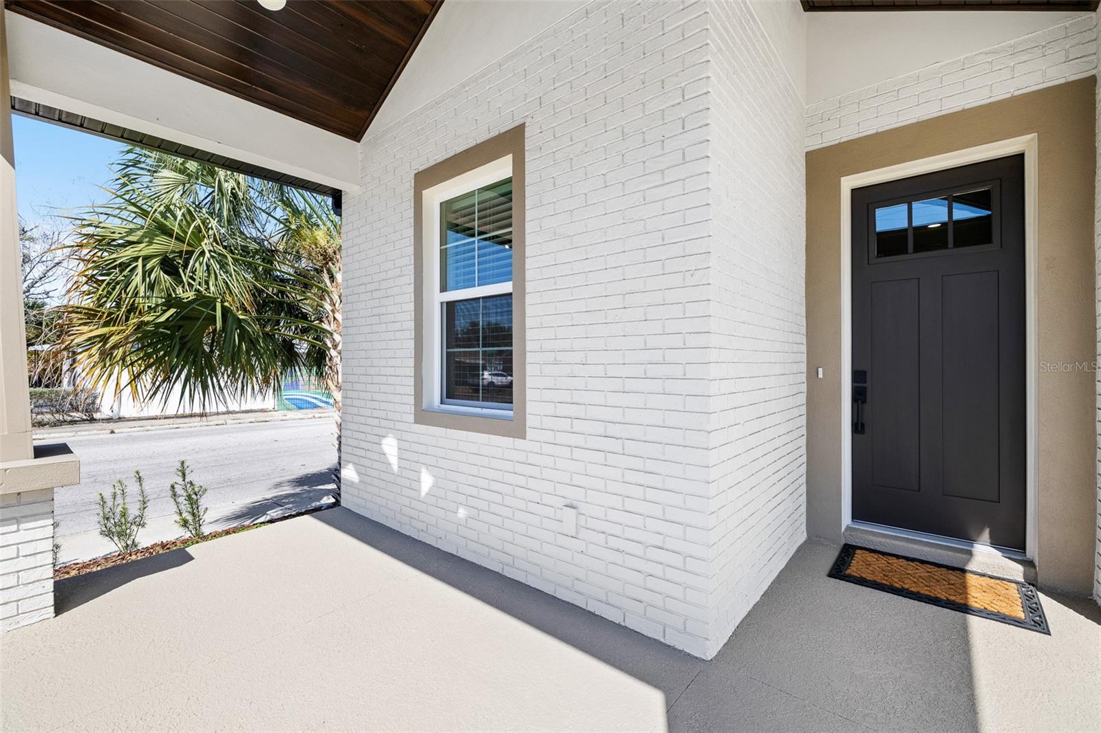 Image 3 of 41 For 213 Giddens Avenue