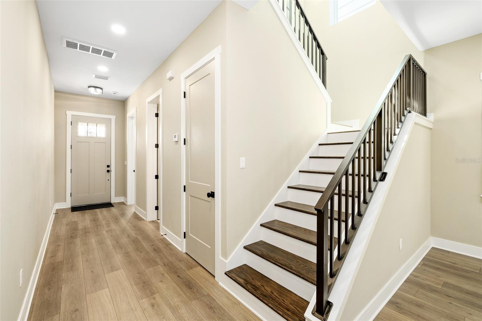 Image 4 of 41 For 213 Giddens Avenue