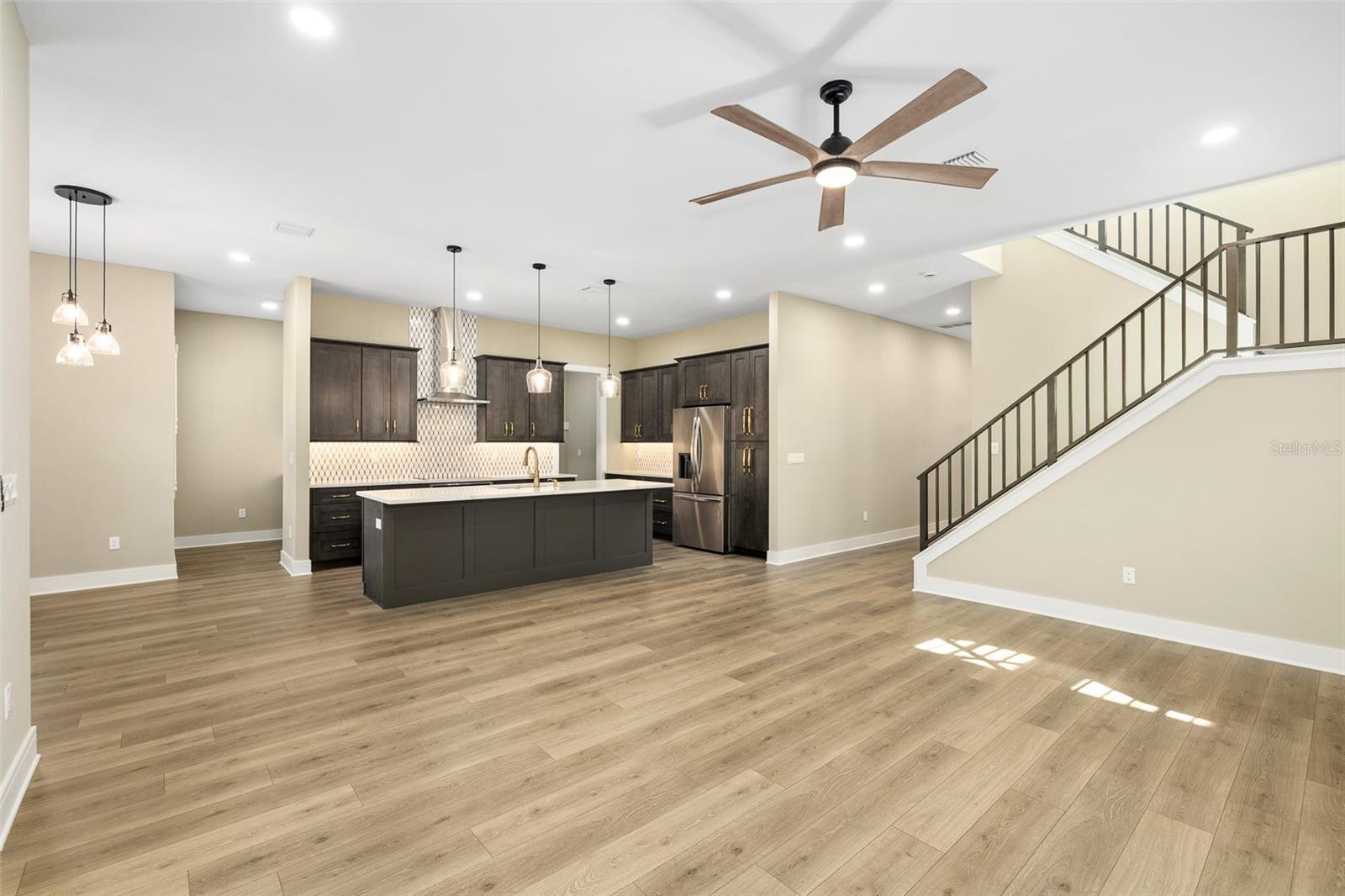 Image 6 of 41 For 213 Giddens Avenue