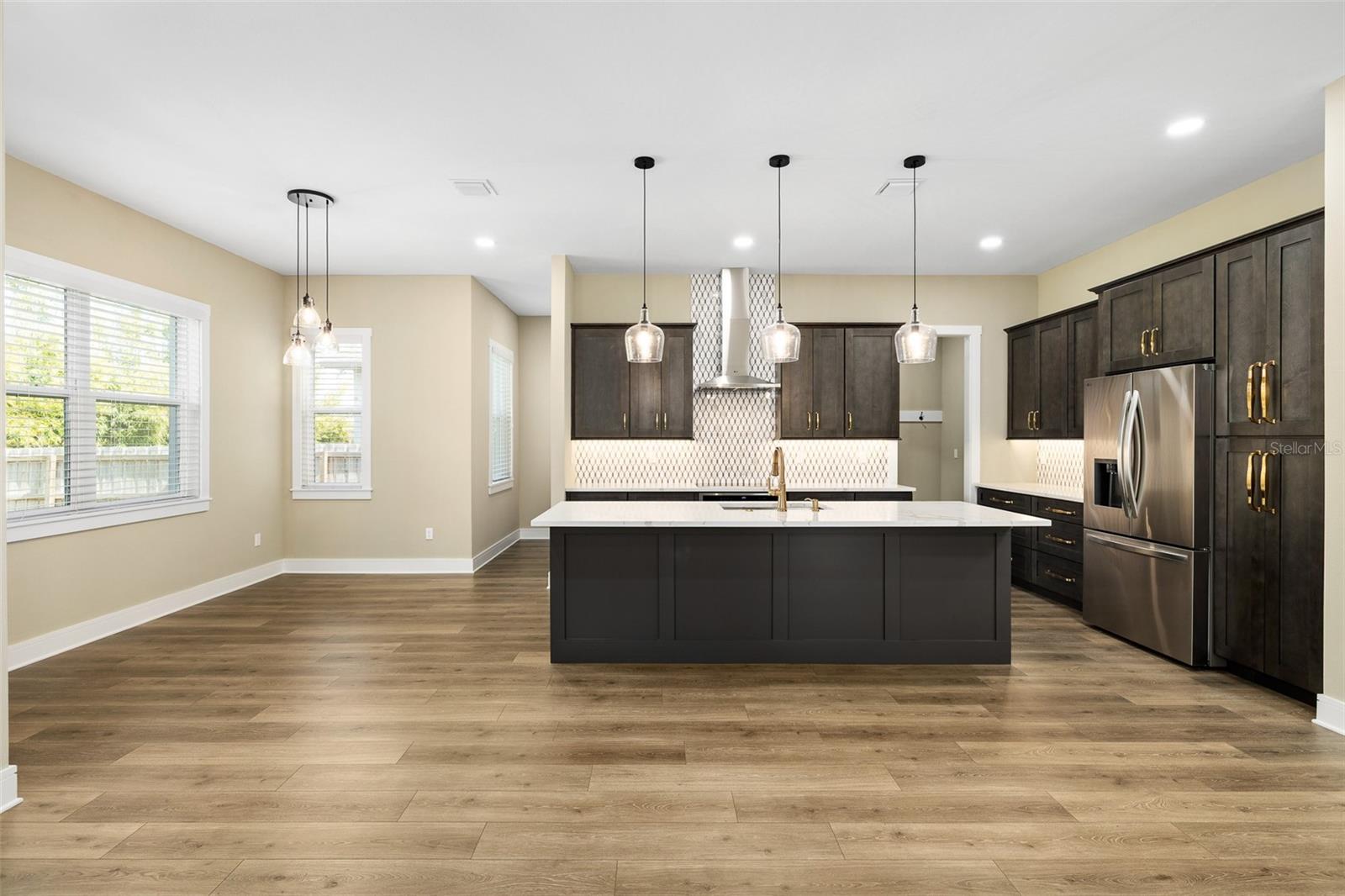 Image 7 of 41 For 213 Giddens Avenue