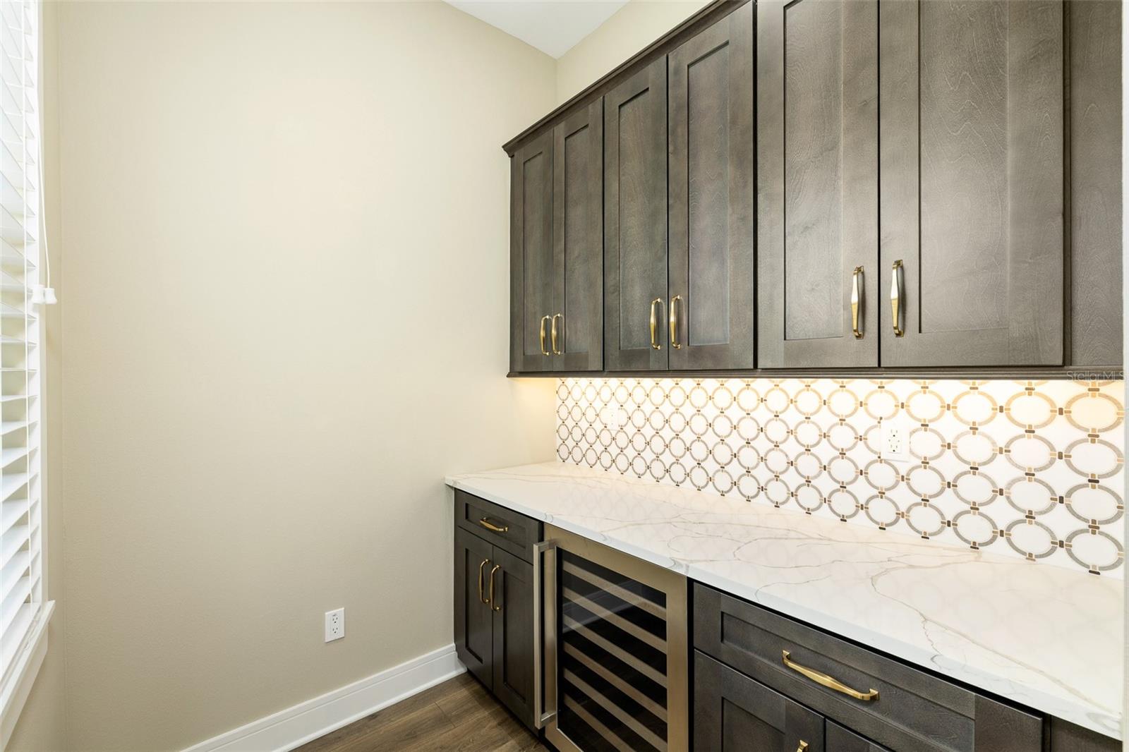 Image 9 of 41 For 213 Giddens Avenue