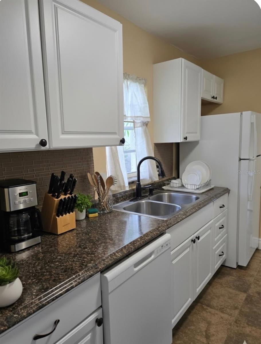 Listing photo id 0 for 10032 65th Avenue N 8