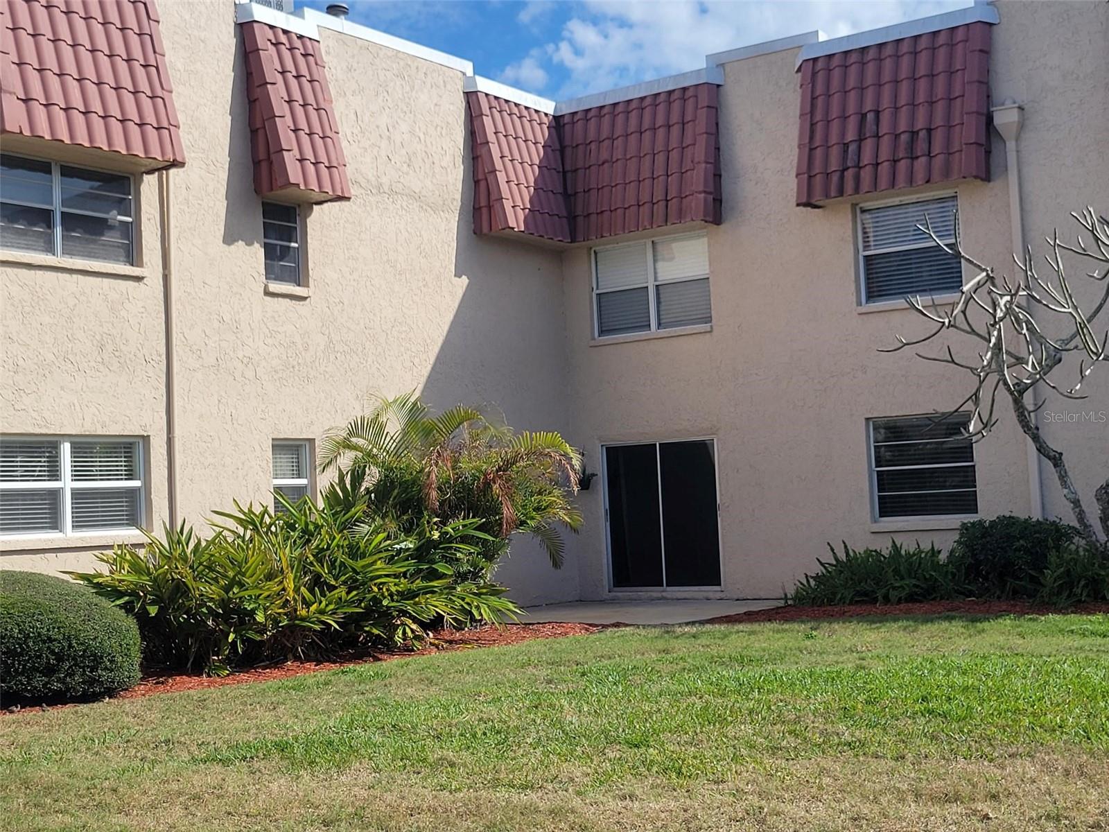 Listing photo id 38 for 10032 65th Avenue N 8