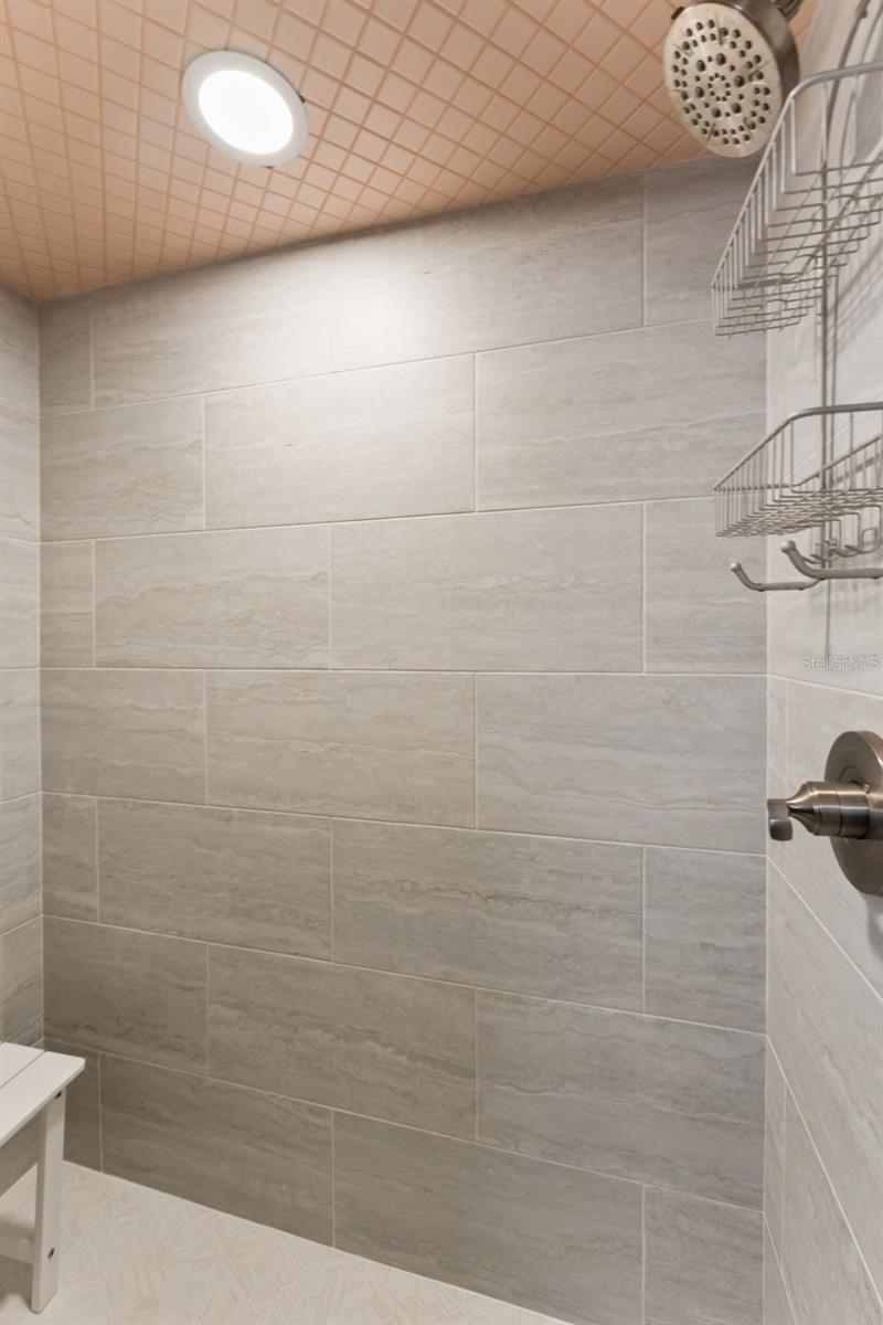 Image 19 of 37 For 2700 Gulf Boulevard 1e