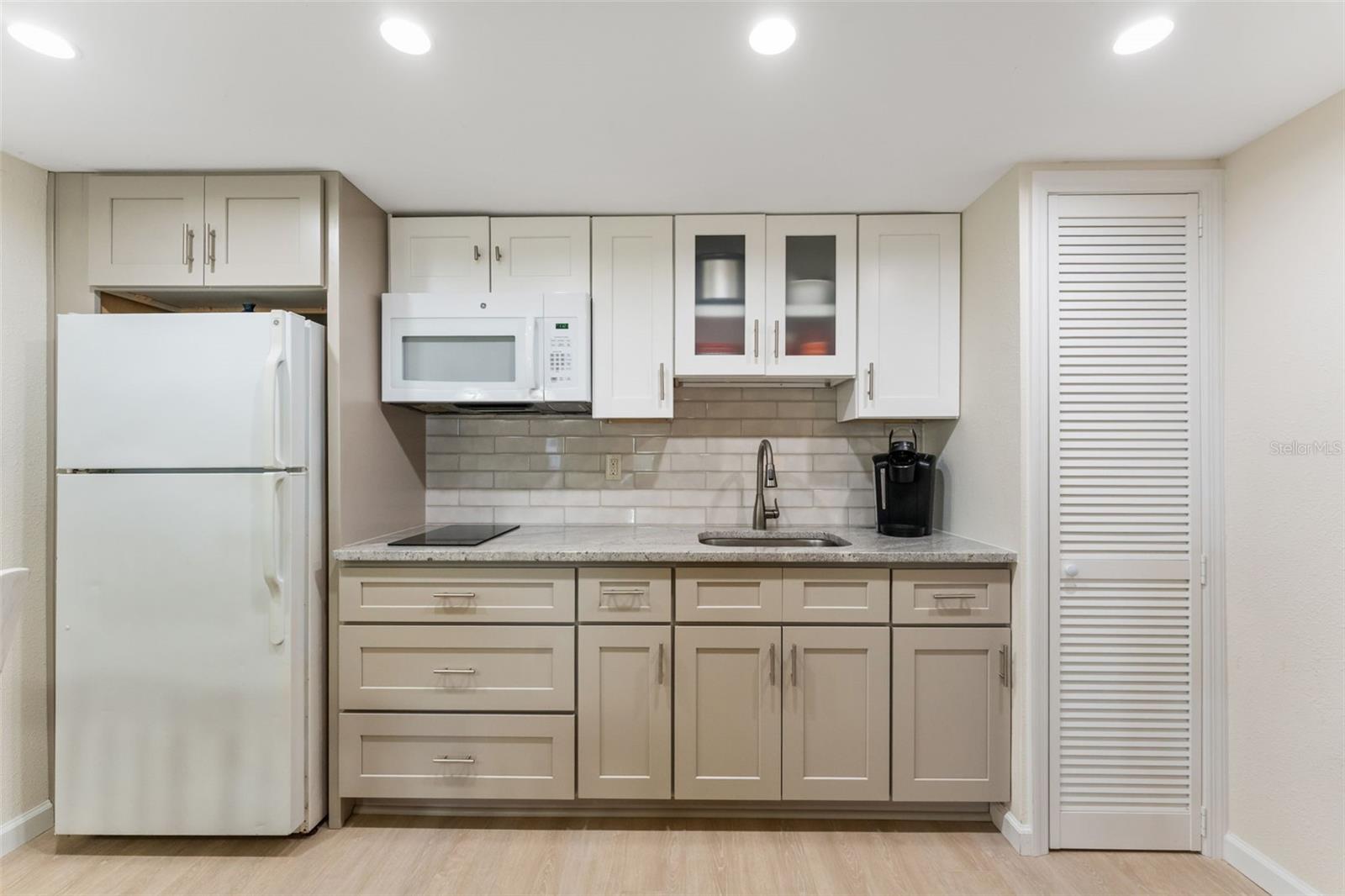 Image 5 of 37 For 2700 Gulf Boulevard 1e