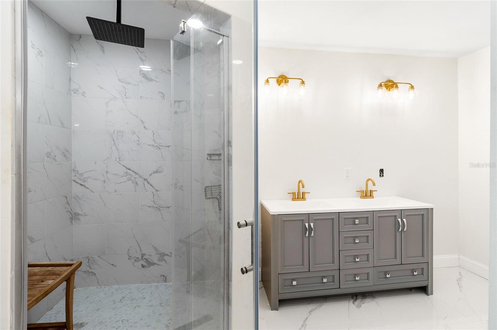 Image 18 of 36 For 12120 Croft Drive