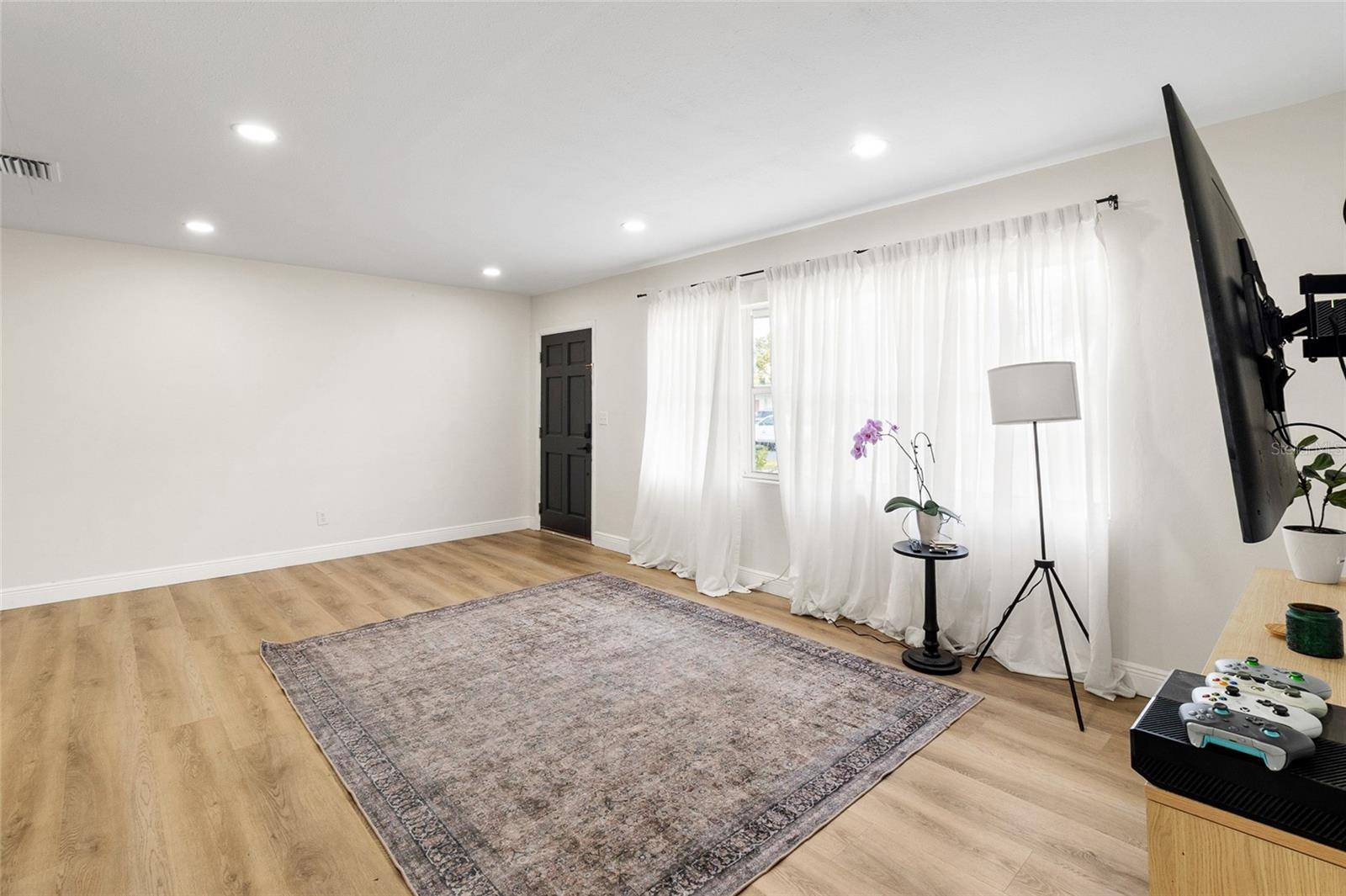 Image 4 of 36 For 12120 Croft Drive