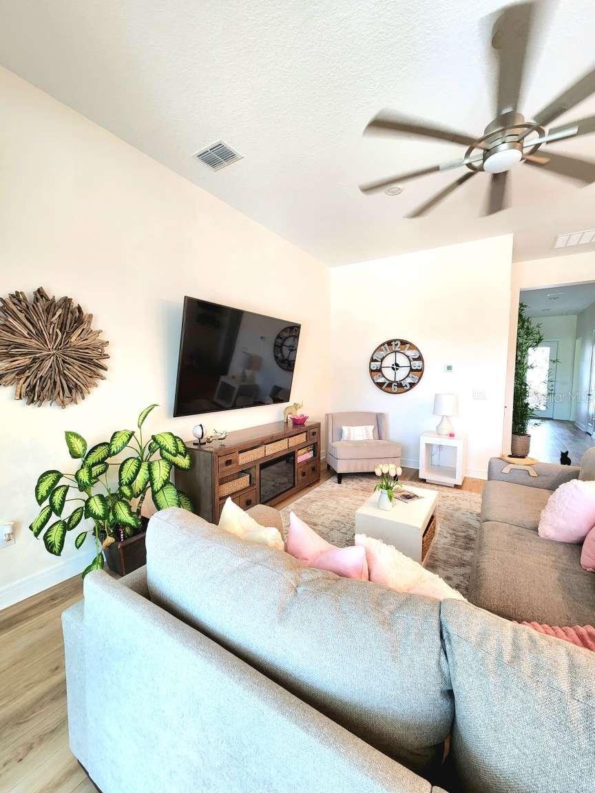 Image 15 of 41 For 9024 Barrier Coast Trail