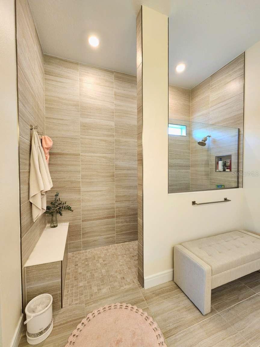 Image 19 of 41 For 9024 Barrier Coast Trail