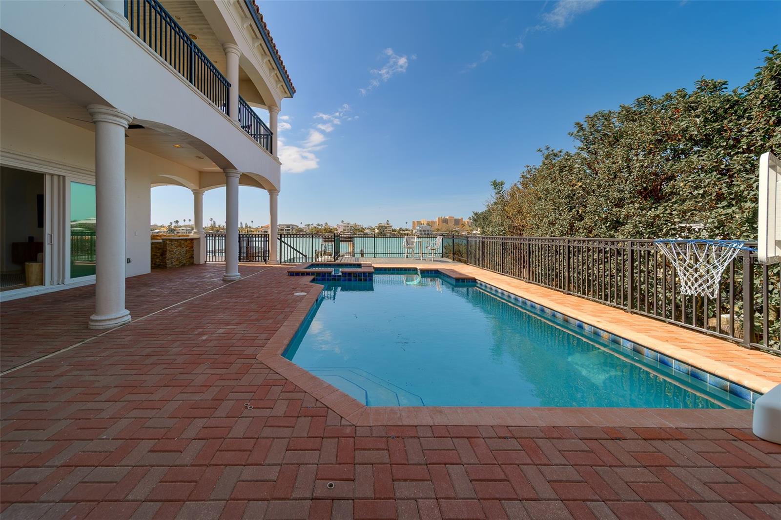 Image 22 of 96 For 824 Island Way