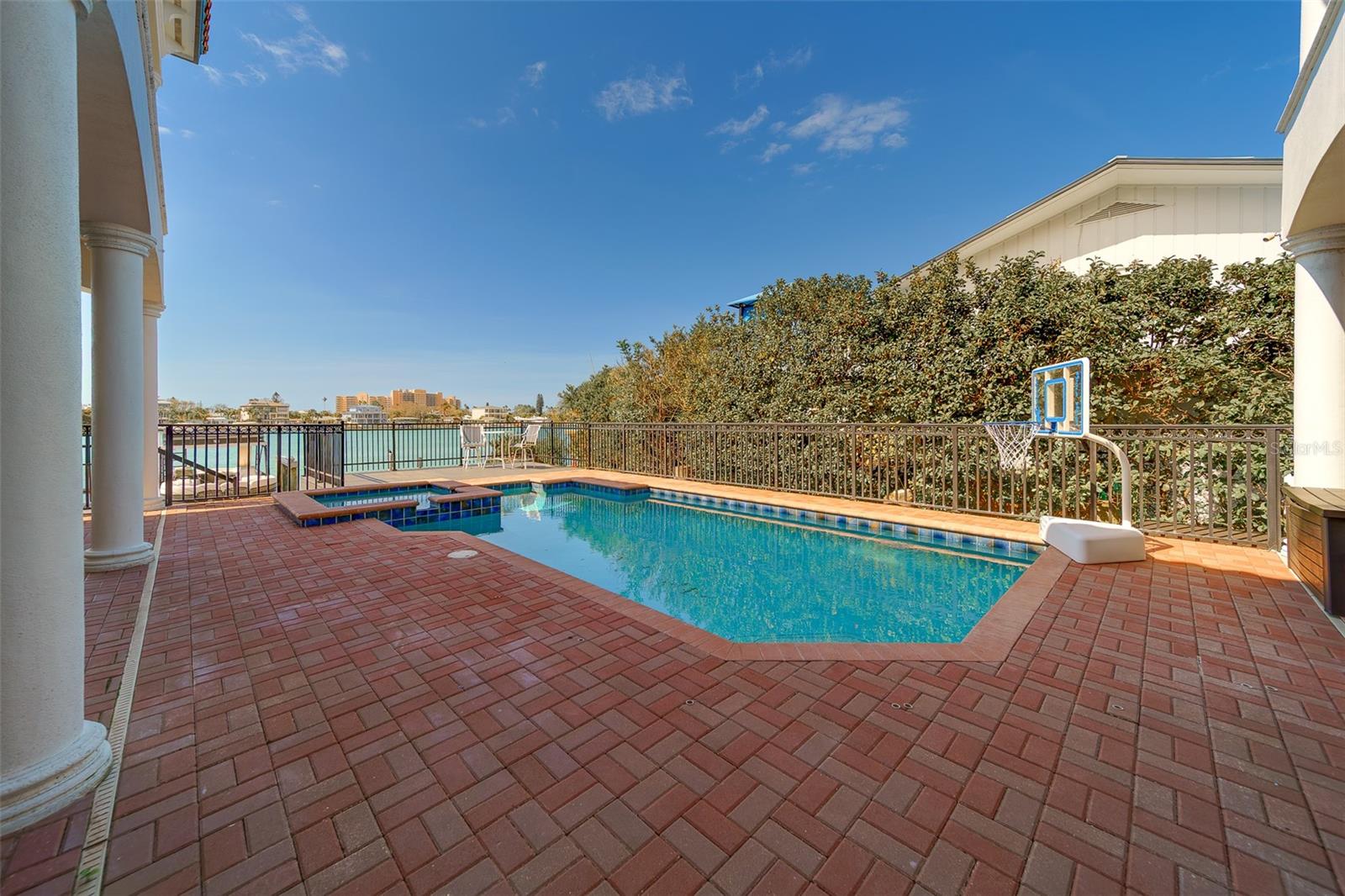 Image 23 of 96 For 824 Island Way