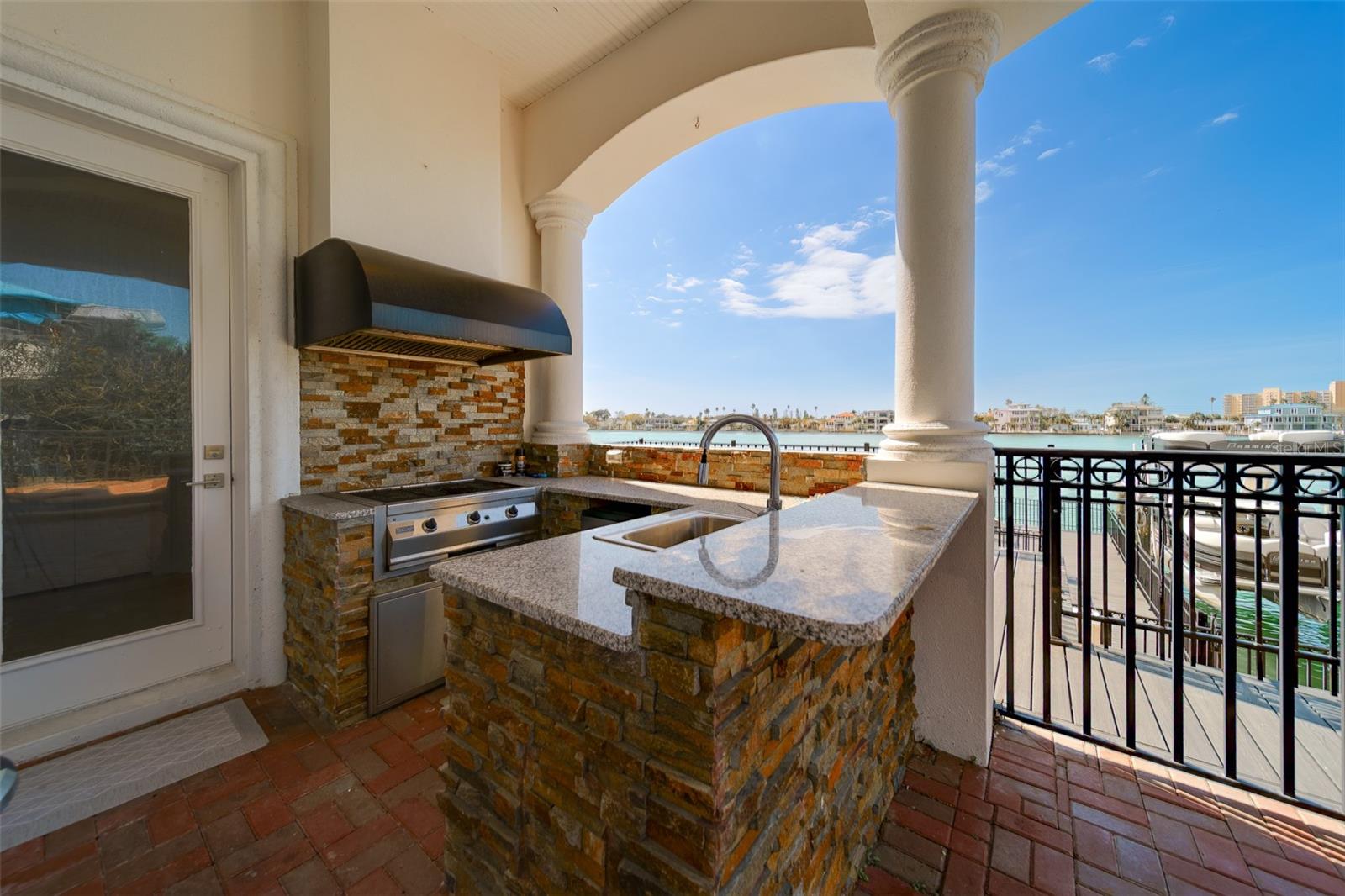 Image 24 of 96 For 824 Island Way