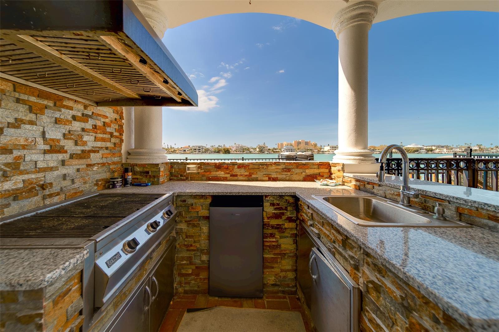 Image 25 of 96 For 824 Island Way