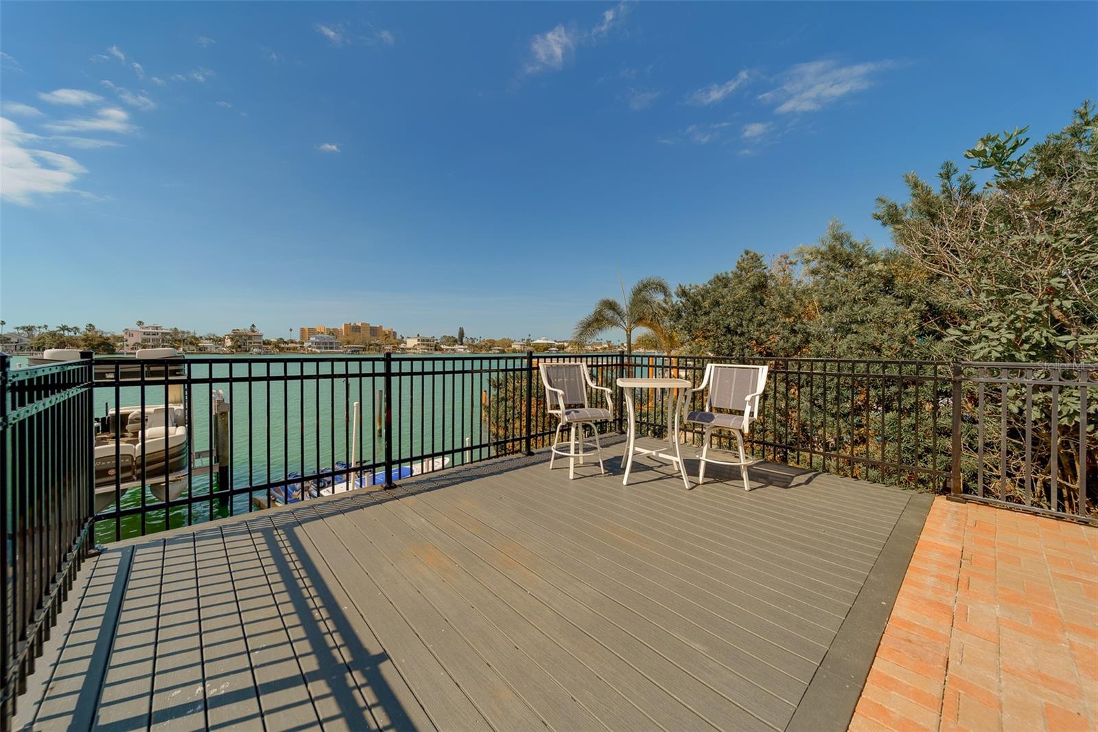 Image 26 of 96 For 824 Island Way