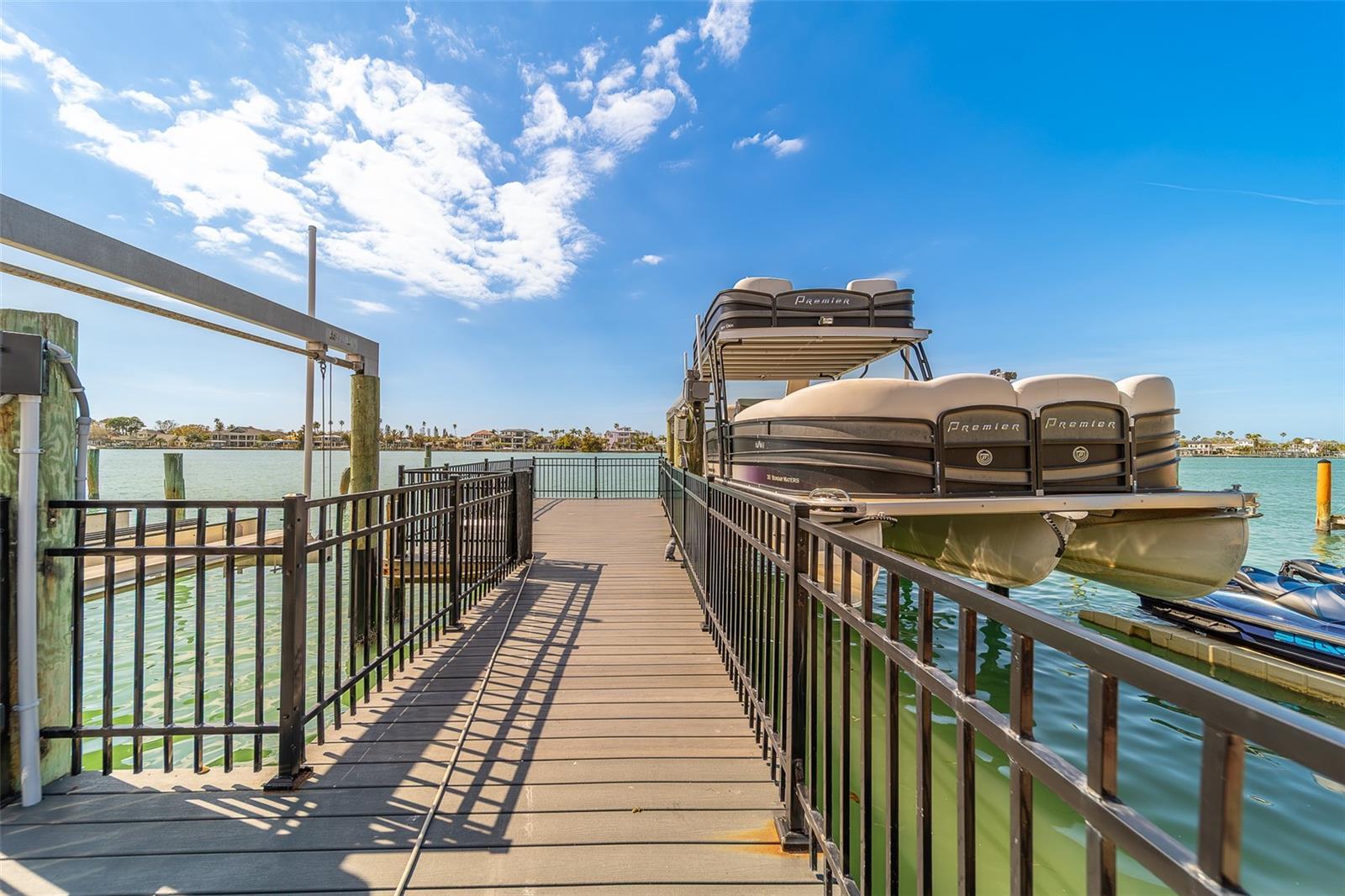 Image 3 of 96 For 824 Island Way