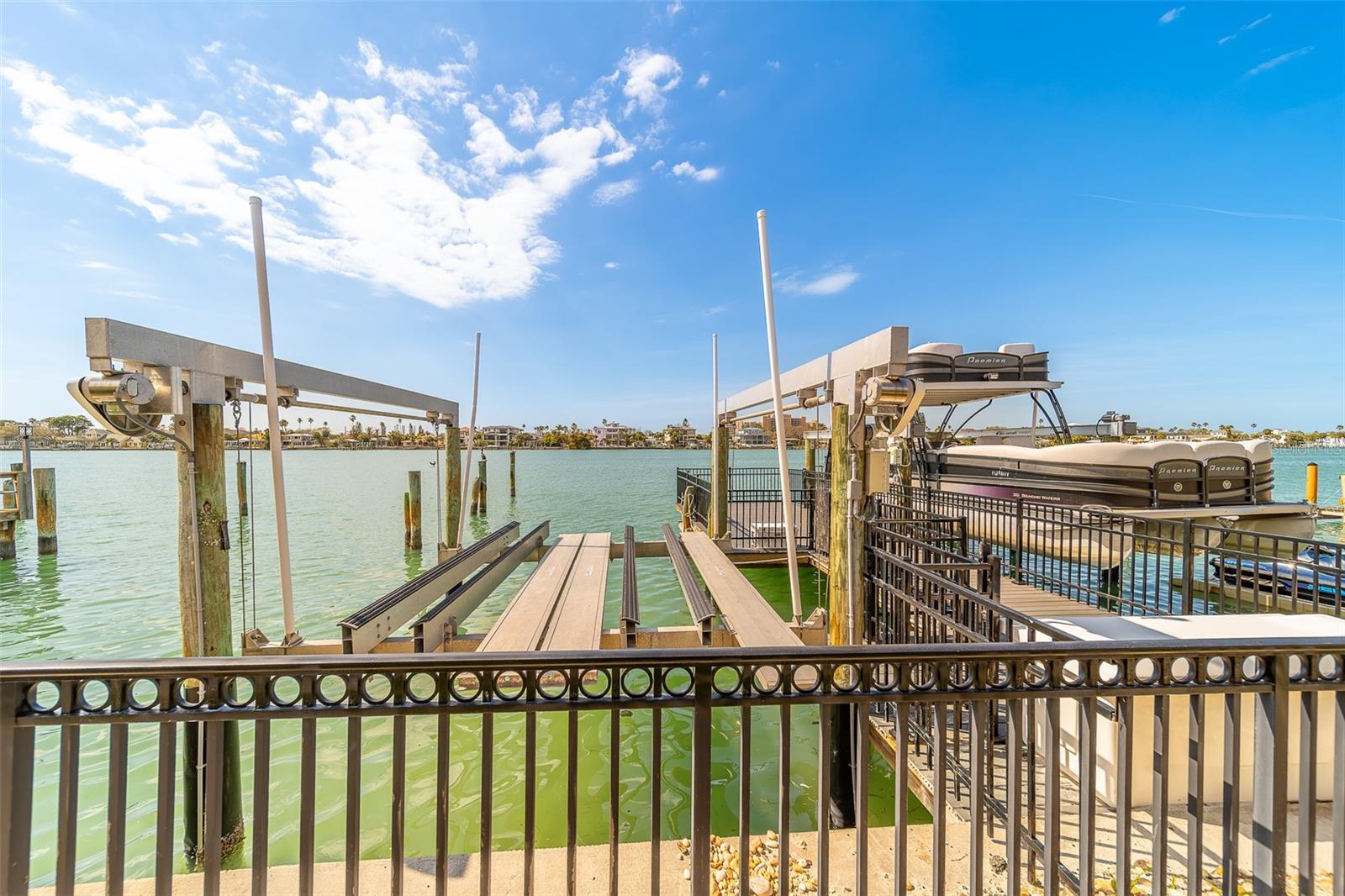 Image 31 of 96 For 824 Island Way