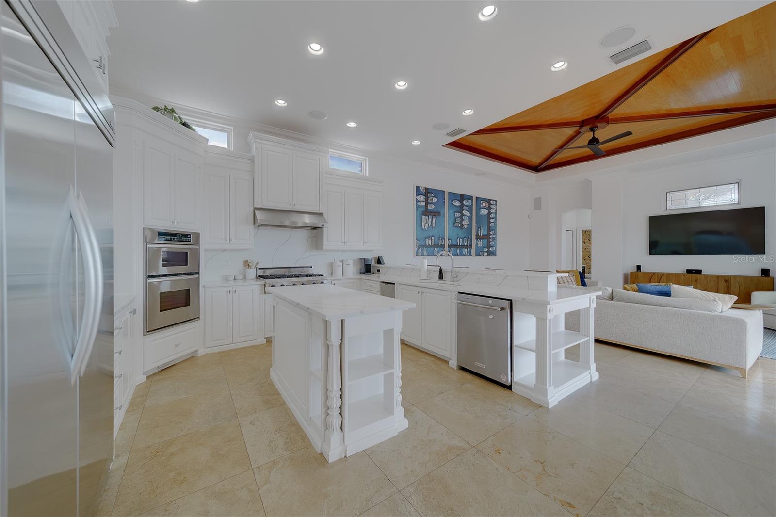 Image 40 of 96 For 824 Island Way