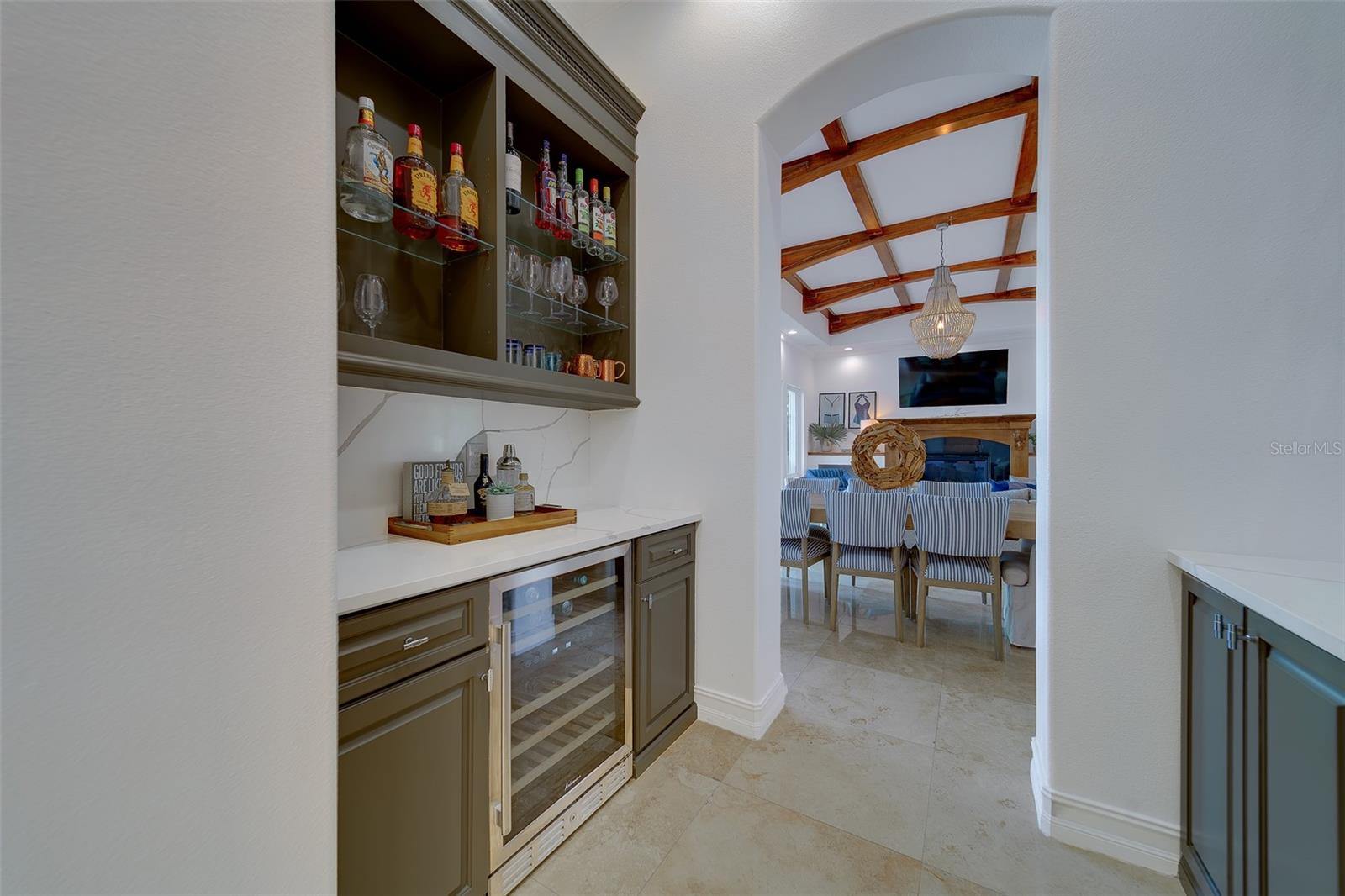 Image 46 of 96 For 824 Island Way