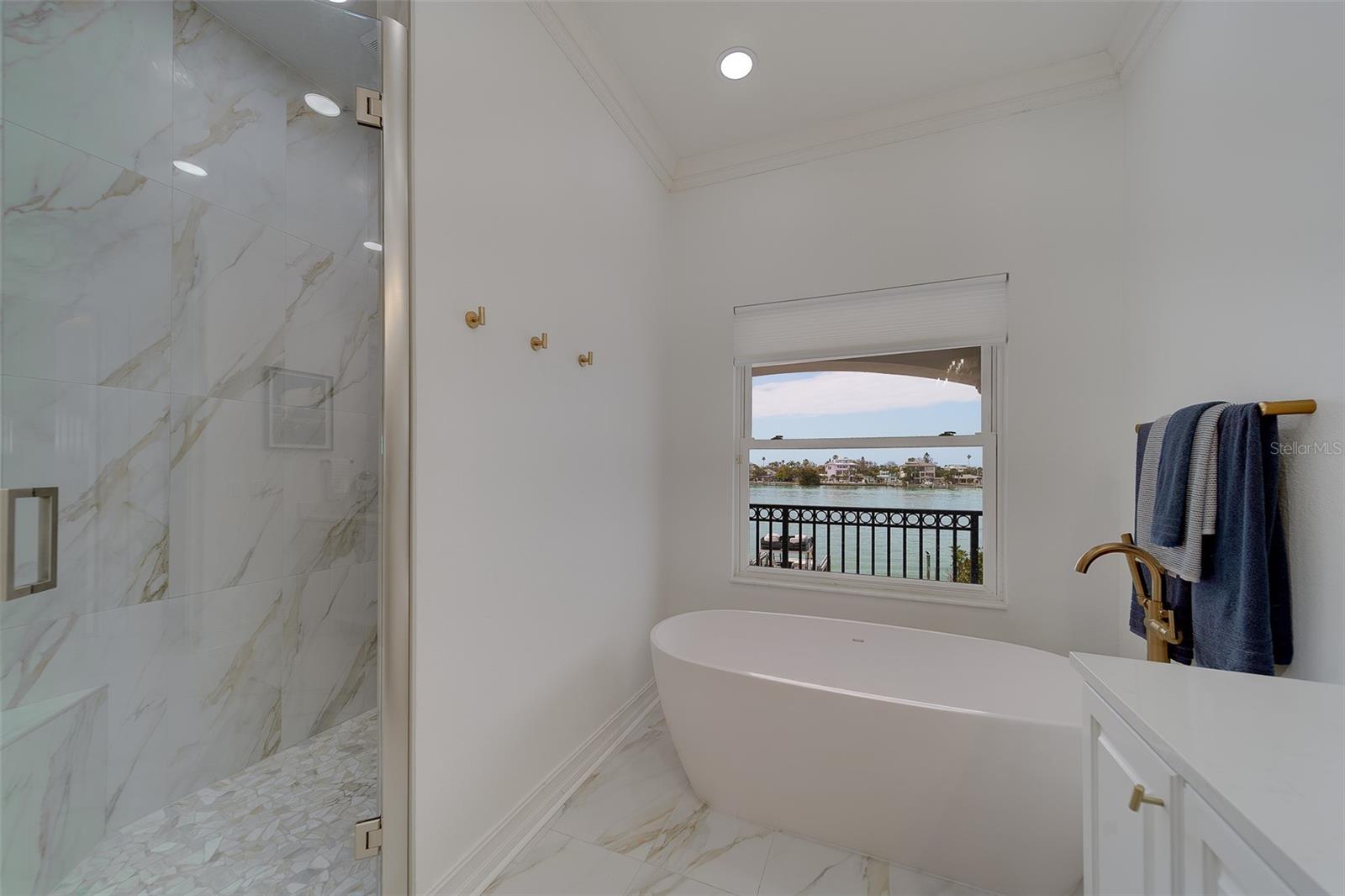 Image 61 of 96 For 824 Island Way