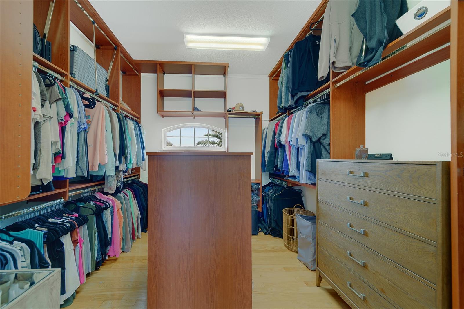 Image 64 of 96 For 824 Island Way