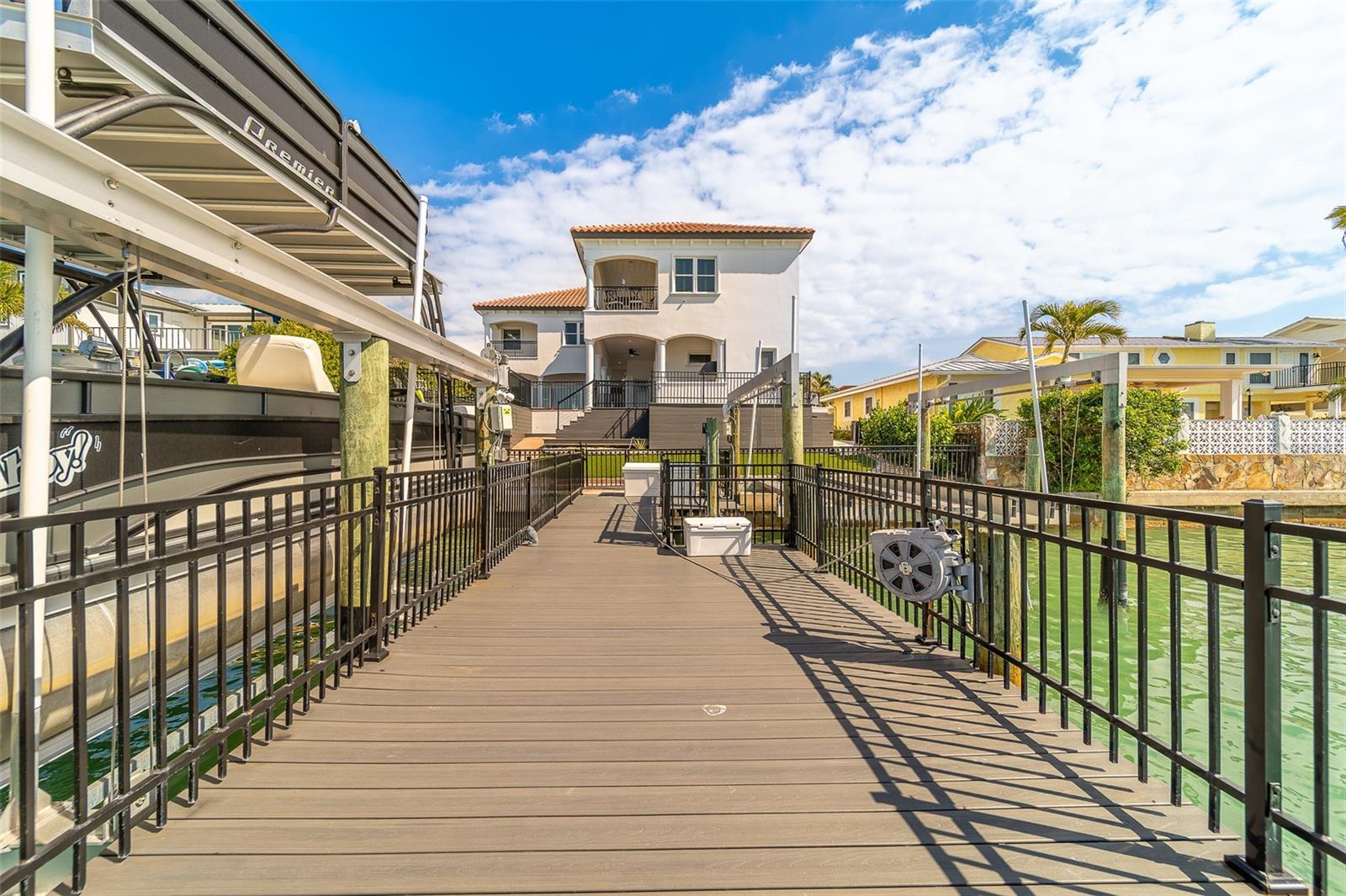 Image 7 of 96 For 824 Island Way