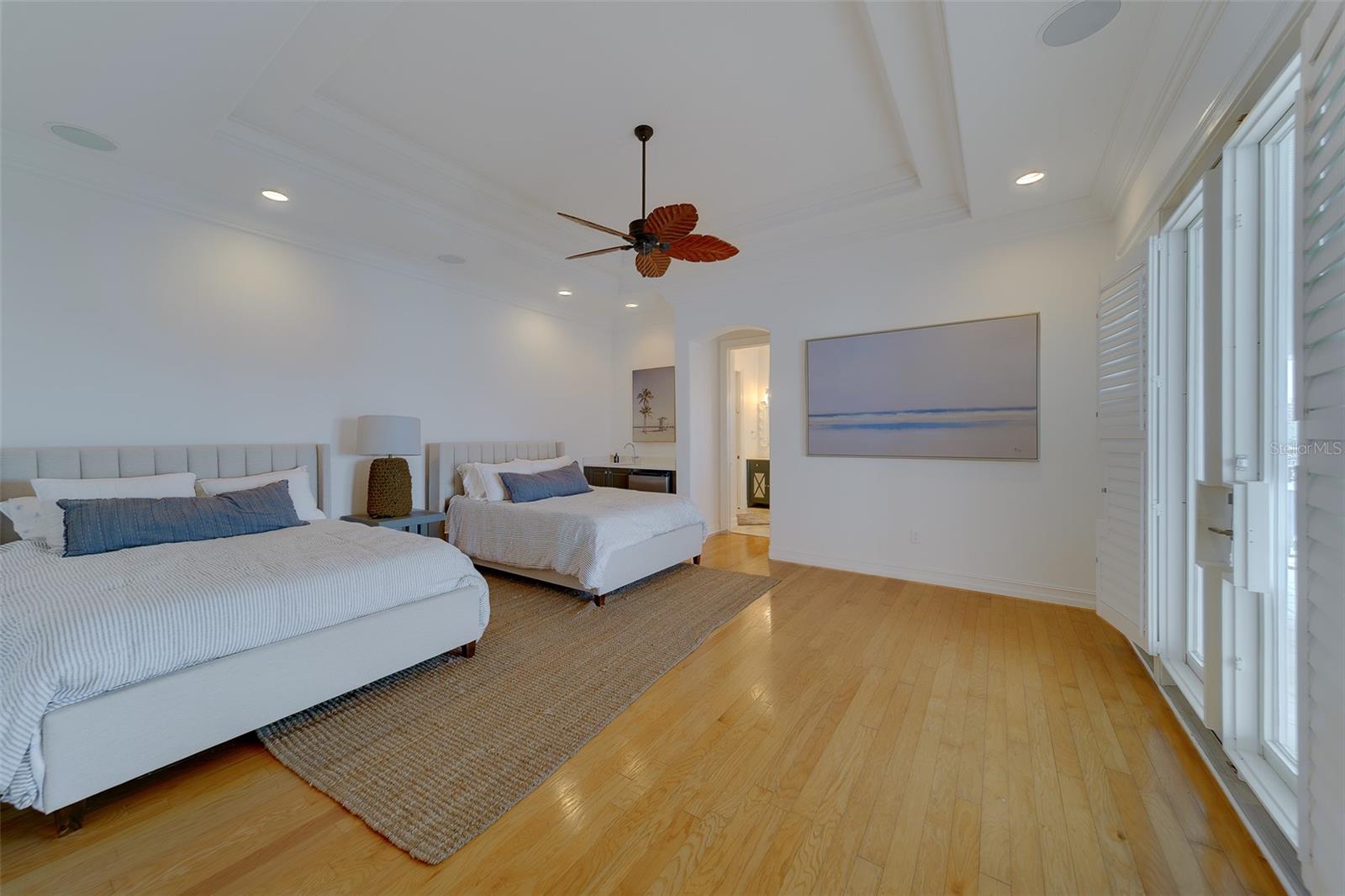 Image 71 of 96 For 824 Island Way