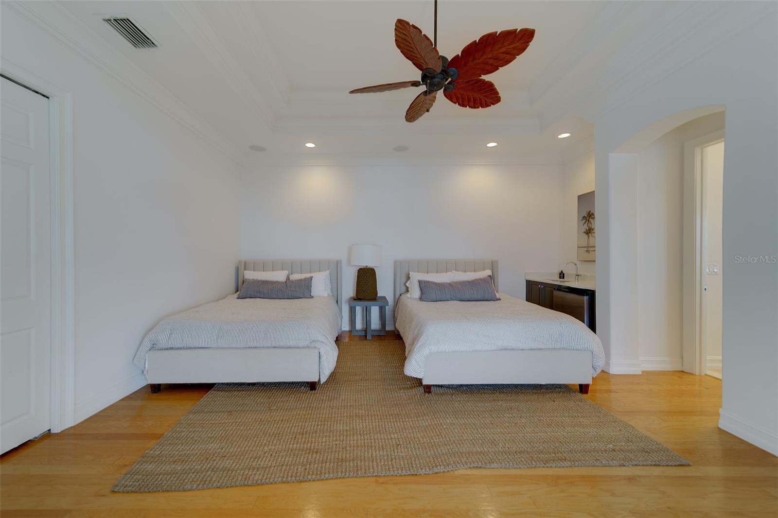 Image 72 of 96 For 824 Island Way