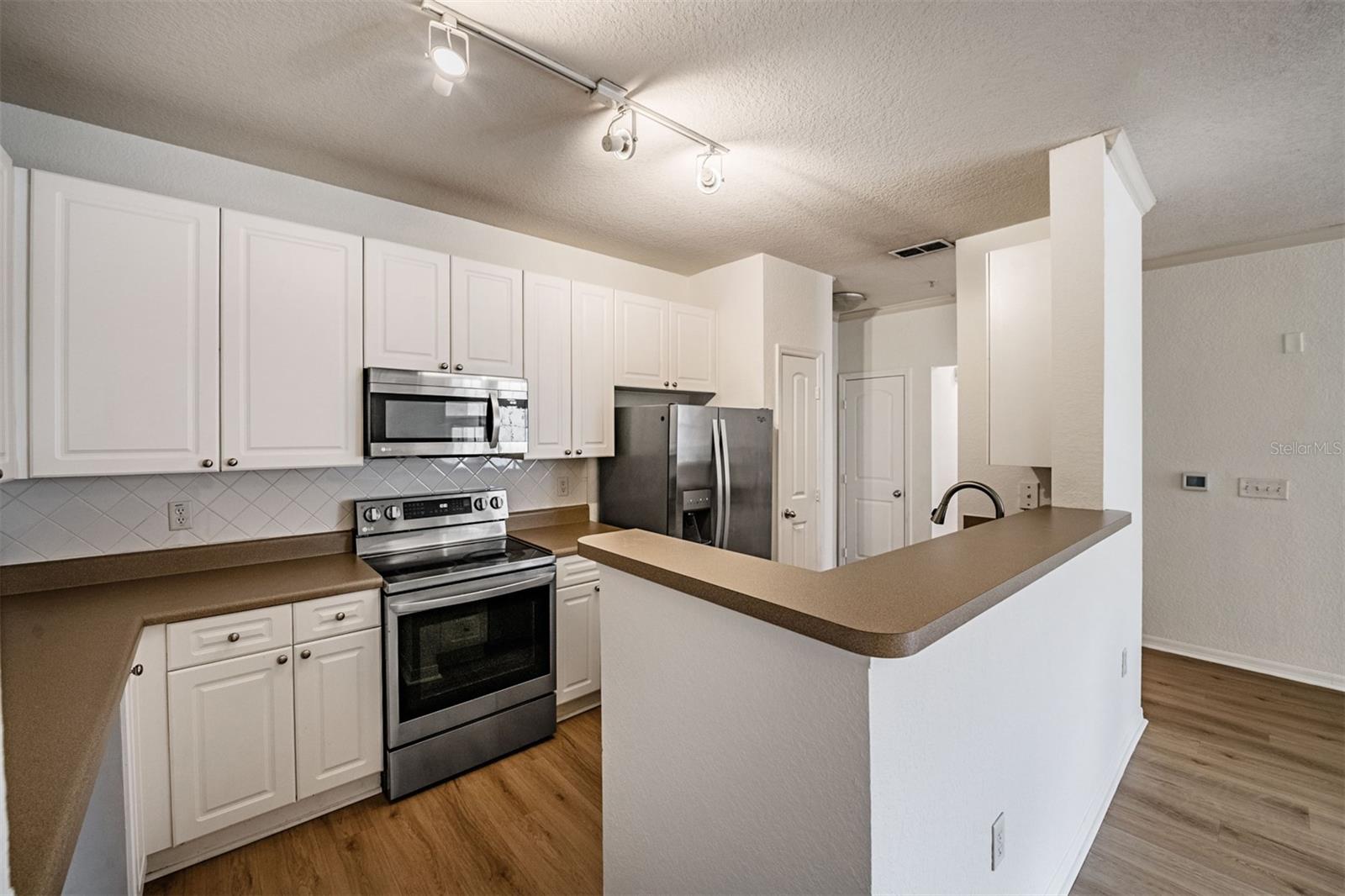 Image 13 of 30 For 4221 Spruce Street 1302