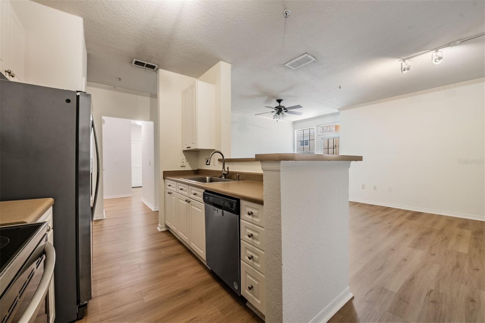 Image 14 of 30 For 4221 Spruce Street 1302