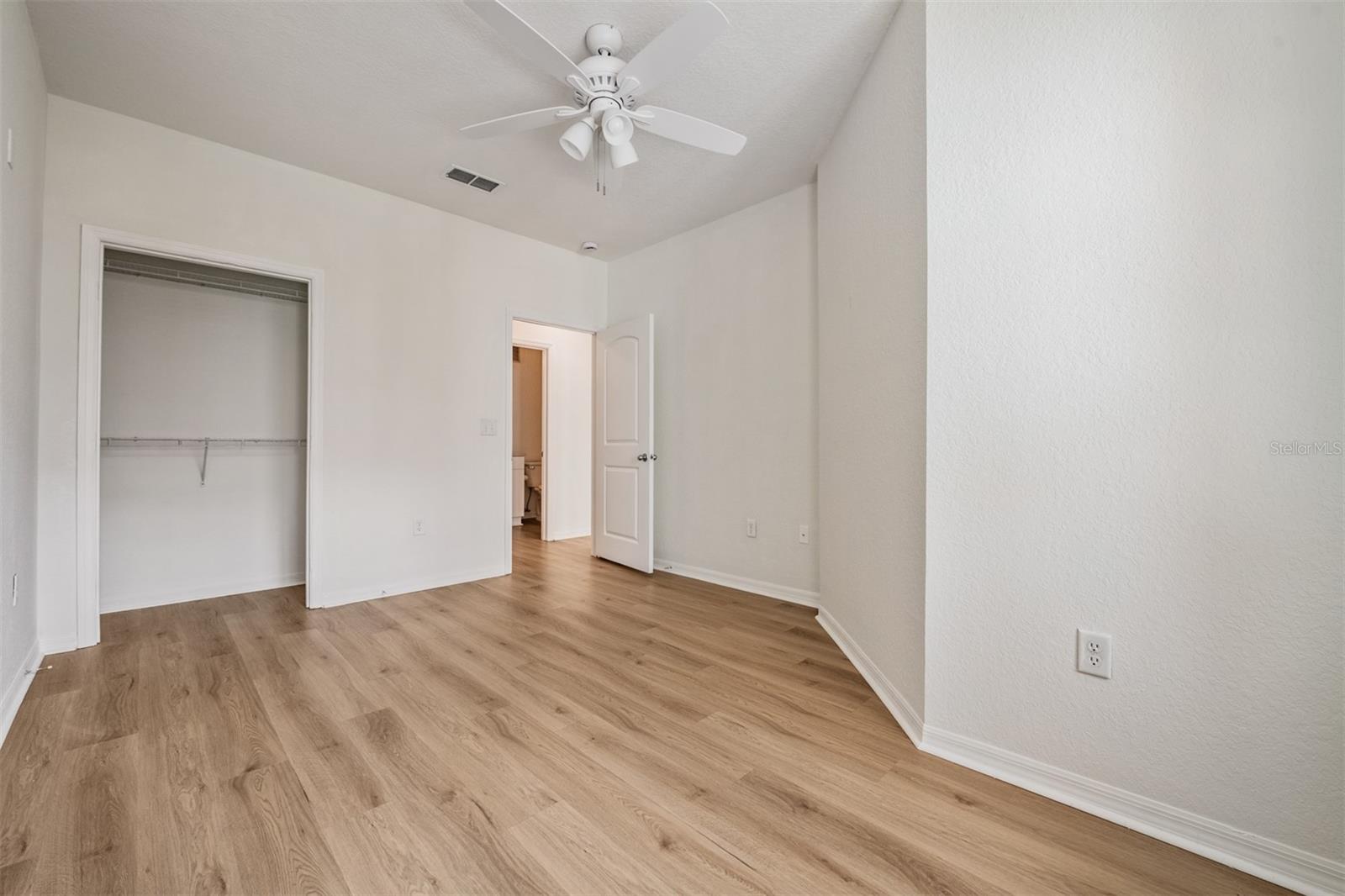 Image 16 of 30 For 4221 Spruce Street 1302