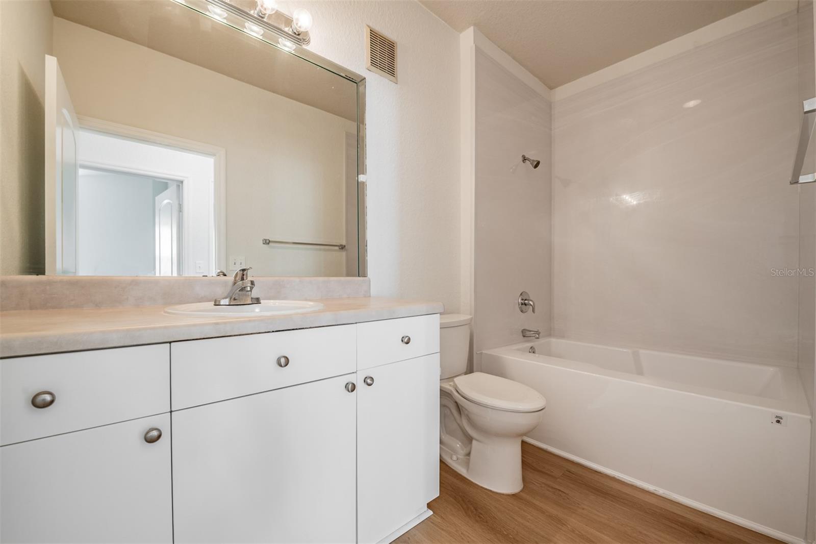 Image 19 of 30 For 4221 Spruce Street 1302