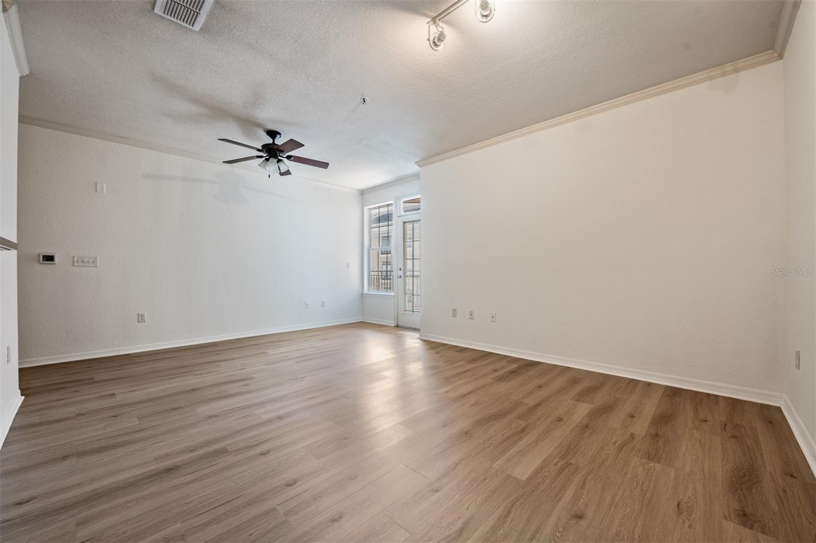 Image 4 of 30 For 4221 Spruce Street 1302