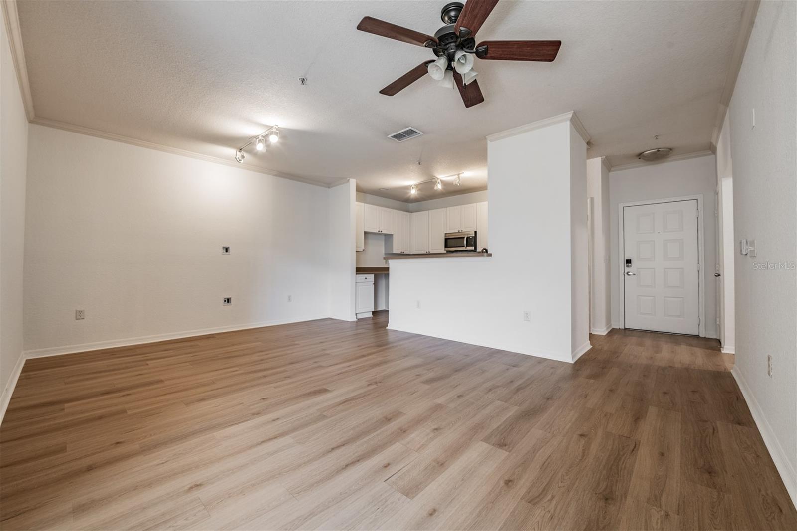 Image 5 of 30 For 4221 Spruce Street 1302